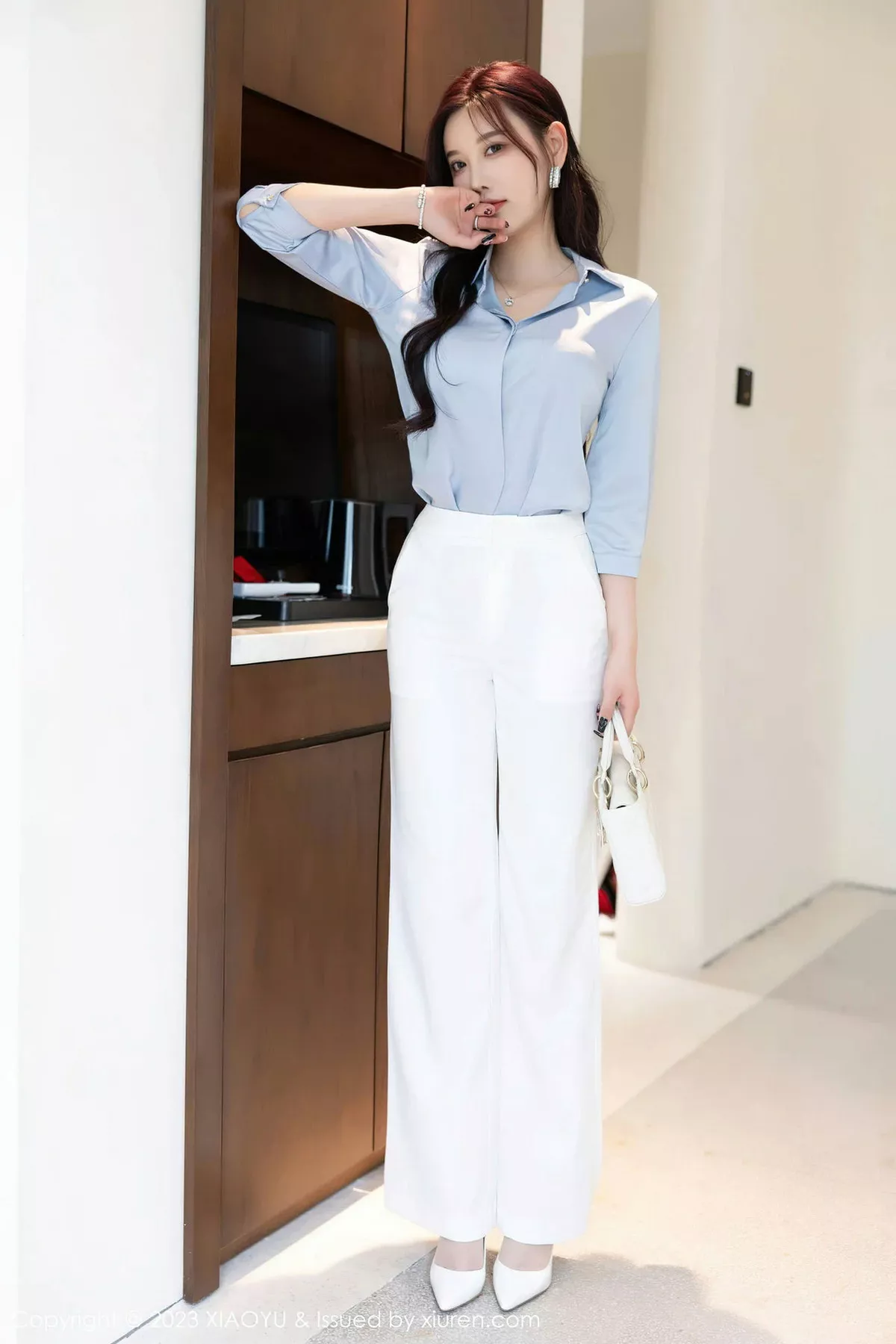 秀人集.com_[XiaoYu画语界]Vol.1065_女神杨晨晨Yome脱OL制服露黑色轻透内衣配超薄肉丝诱惑写真85P