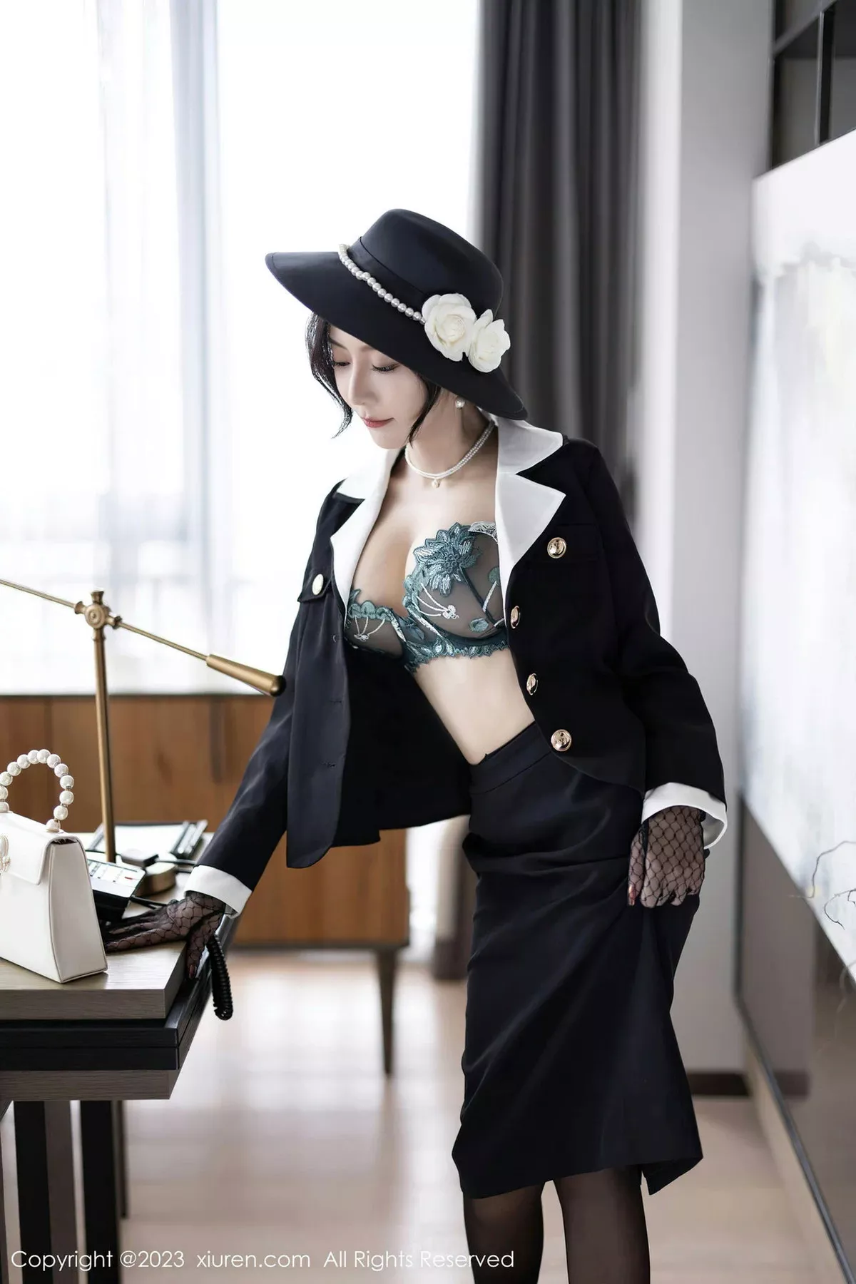 秀人集.com_[XiuRen秀人网]No.7048_女神王馨瑶yanni墨绿色轻透蕾丝内衣配黑丝秀完美身材诱惑写真81P