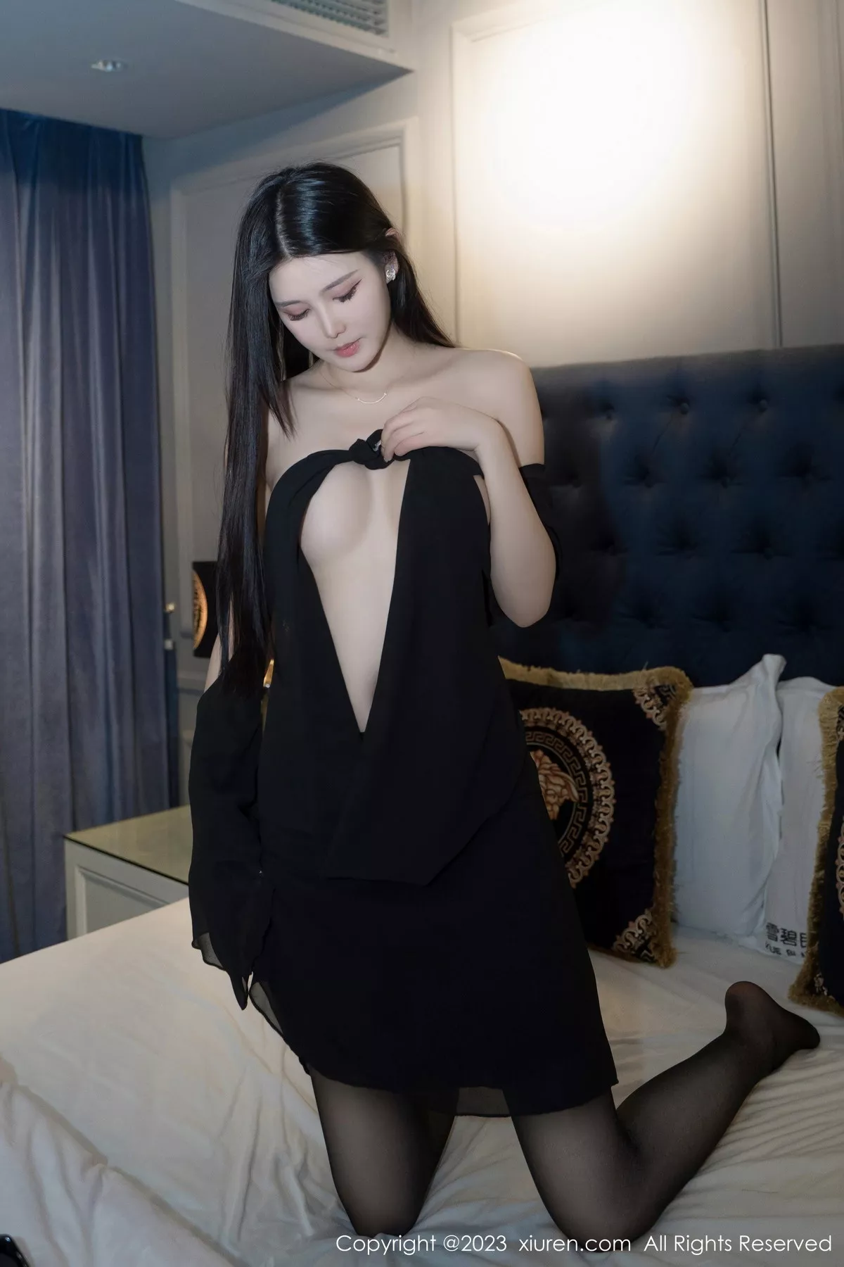 秀人集.com_[XiuRen秀人网]No.7050_模特桐桐性感黑色服饰配超薄闪亮黑丝秀完美身材迷人诱惑写真66P