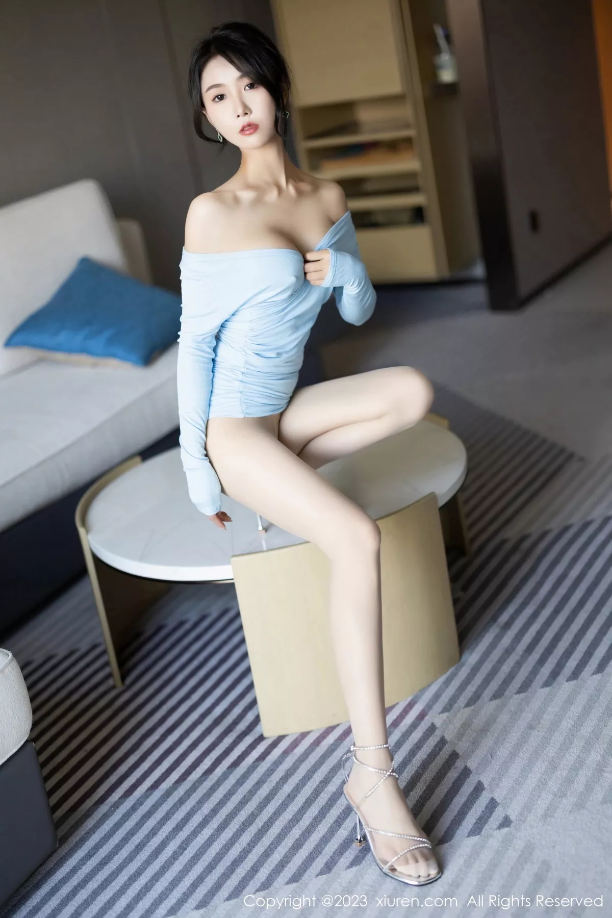 秀人集.com_[XiuRen秀人网]No.7053_模特苏苏阿淡蓝连衣短裙配超薄肉丝+白色高开叉服迷人诱惑写真87P