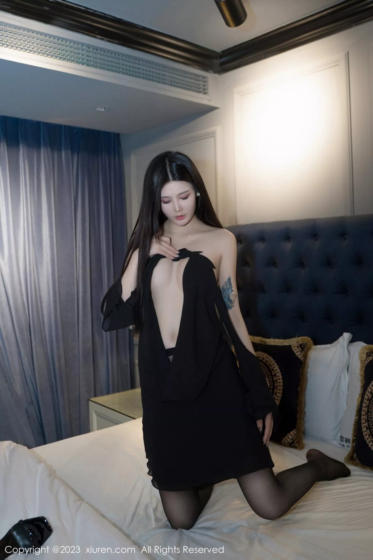 秀人集.com_[XiuRen秀人网]No.7050_模特桐桐性感黑色服饰配超薄闪亮黑丝秀完美身材迷人诱惑写真66P