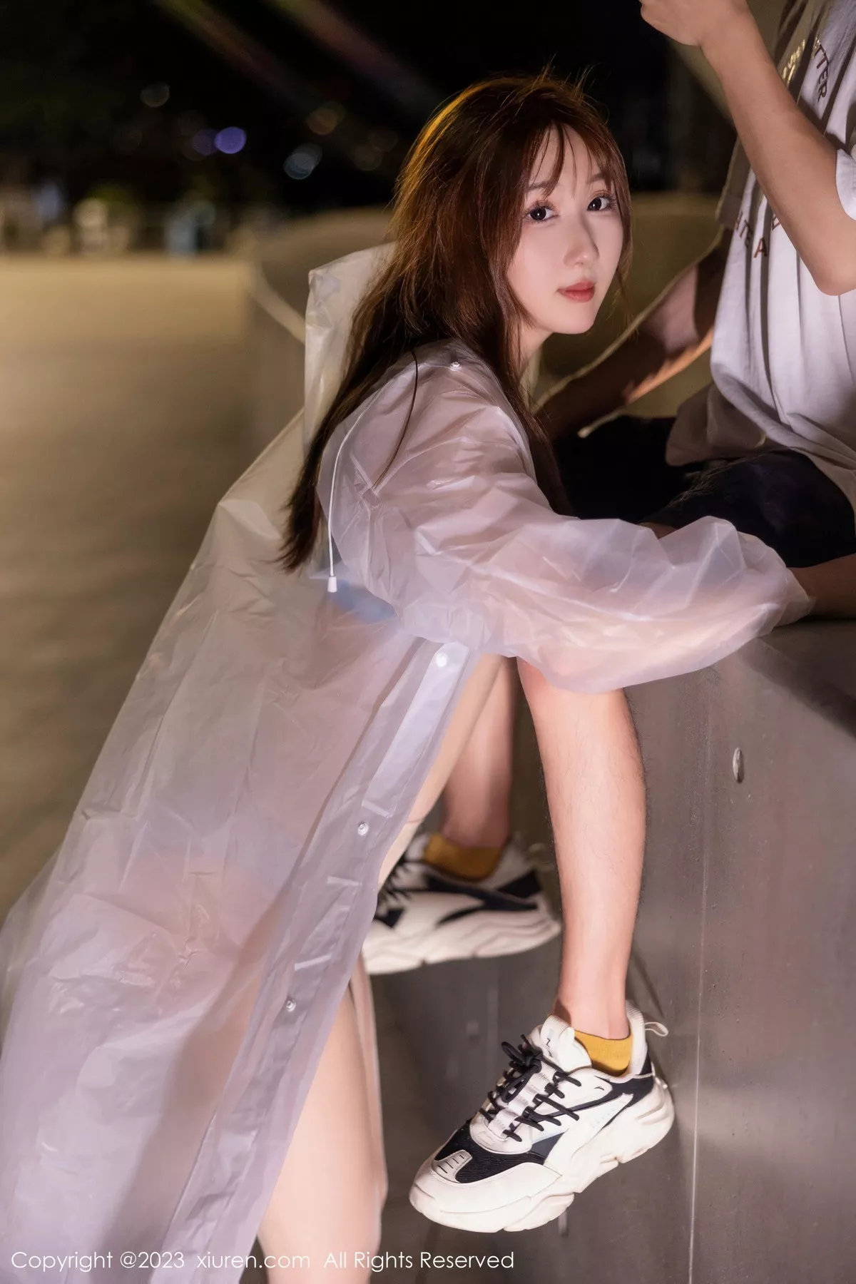 秀人集.com_[XiuRen秀人网]No.7072_模特江真真户外绿灰卫衣+性感蓝色蕾丝内衣秀完美身材诱惑写真80P