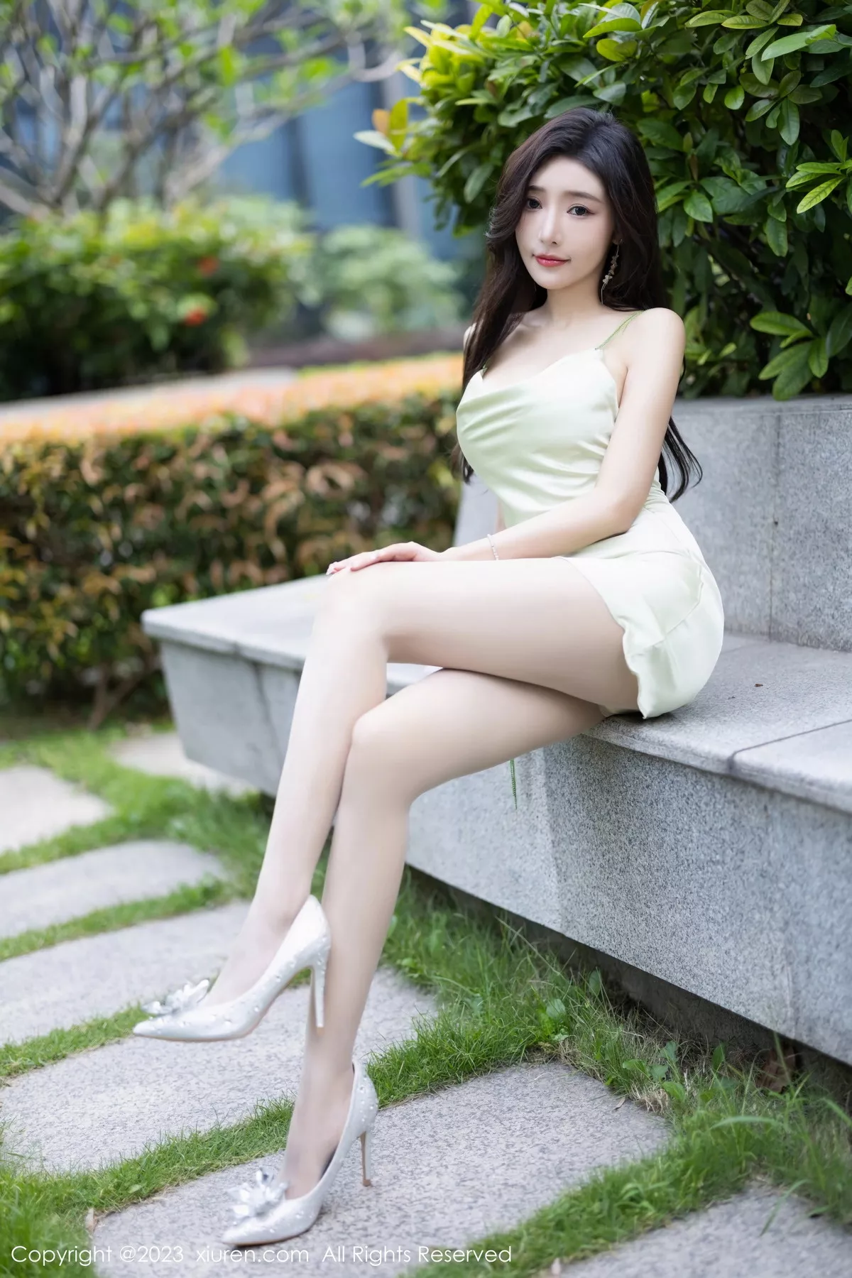 秀人集.com_[XiuRen秀人网]No.7077_女神王馨瑶yanni红色蕾丝睡衣配超薄无内肉丝秀惹火身材诱惑写真90P