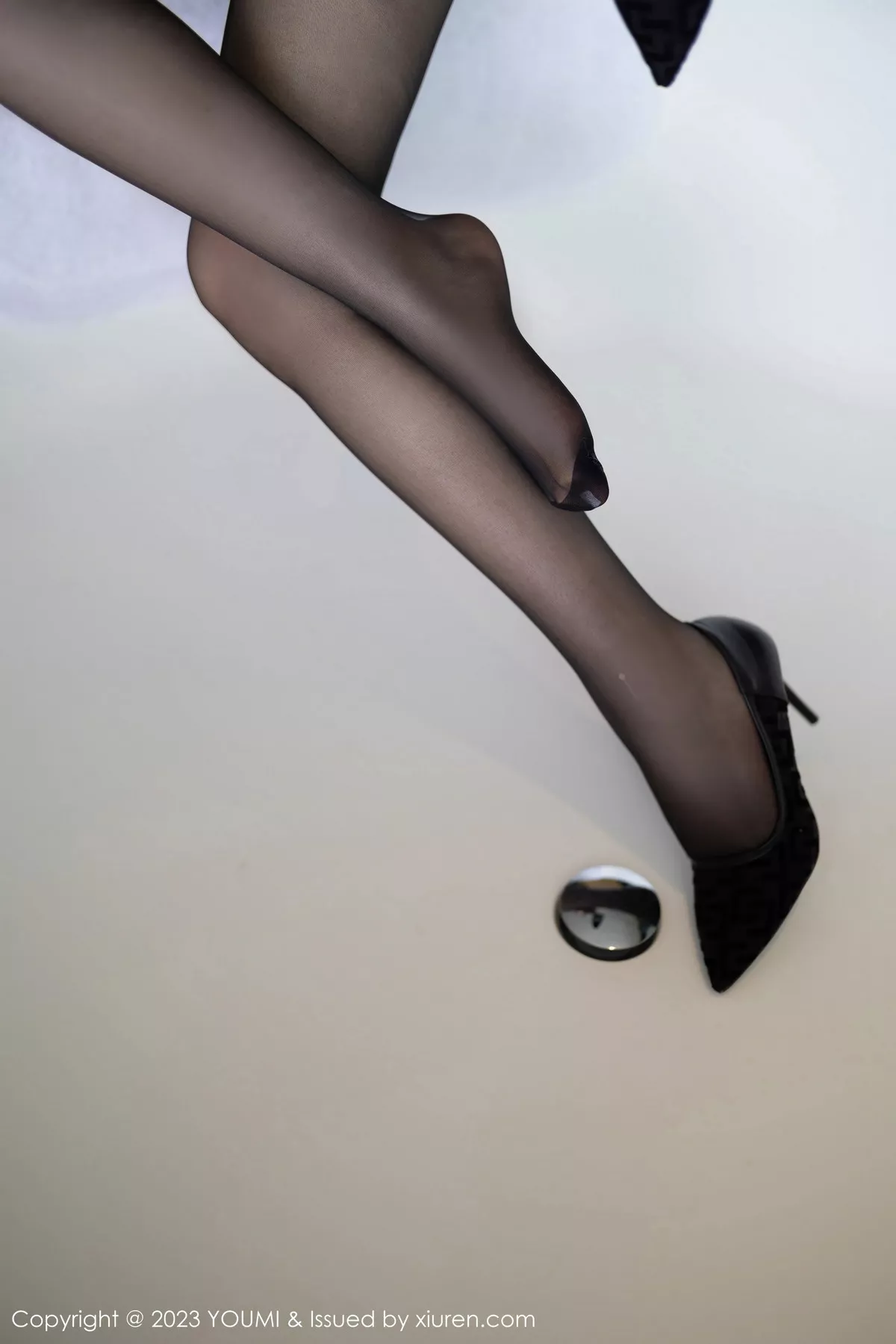 秀人集.com_[YouMi尤蜜荟]Vol.963_女神Carol周妍希性感咖啡连衣裙配超薄黑丝秀丰满身材诱惑写真72P