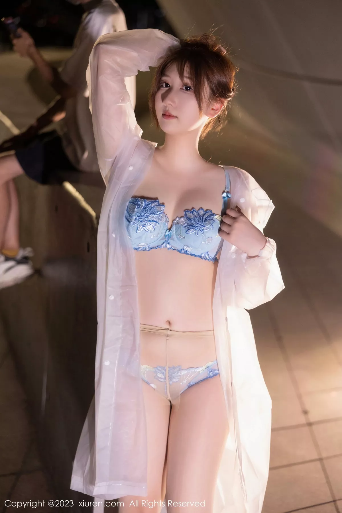 秀人集.com_[XiuRen秀人网]No.7072_模特江真真户外绿灰卫衣+性感蓝色蕾丝内衣秀完美身材诱惑写真80P