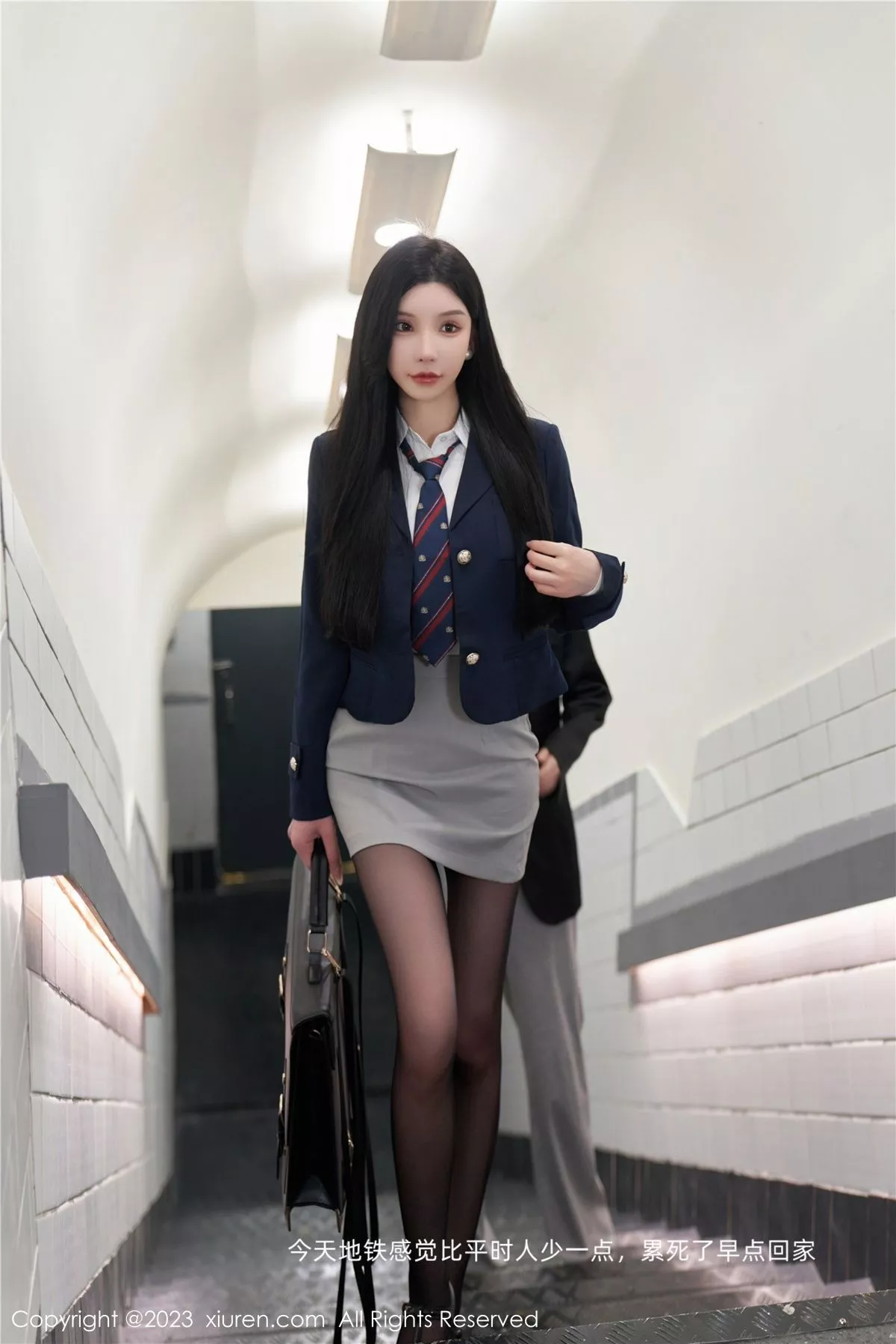 秀人集.com_[XiuRen秀人网]No.7086_女神周于希Sally地铁场景性感白色内衣配超薄黑丝完美诱惑写真100P