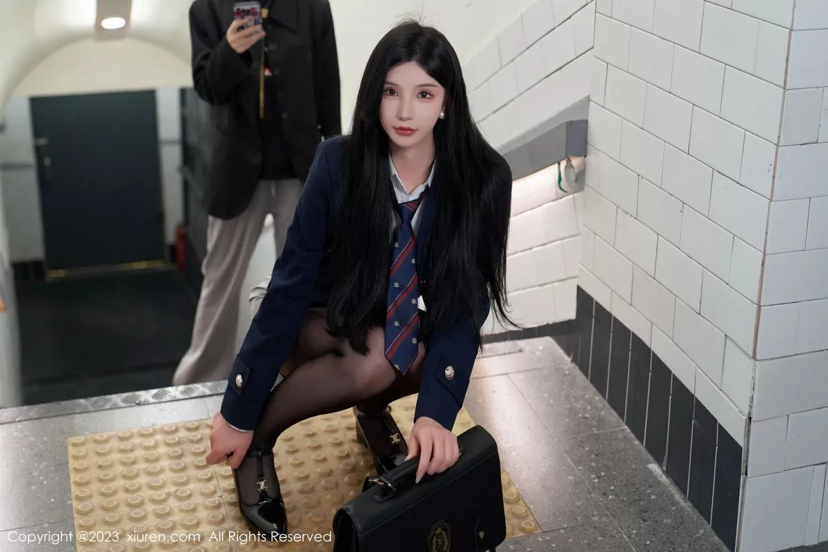 秀人集.com_[XiuRen秀人网]No.7086_女神周于希Sally地铁场景性感白色内衣配超薄黑丝完美诱惑写真100P