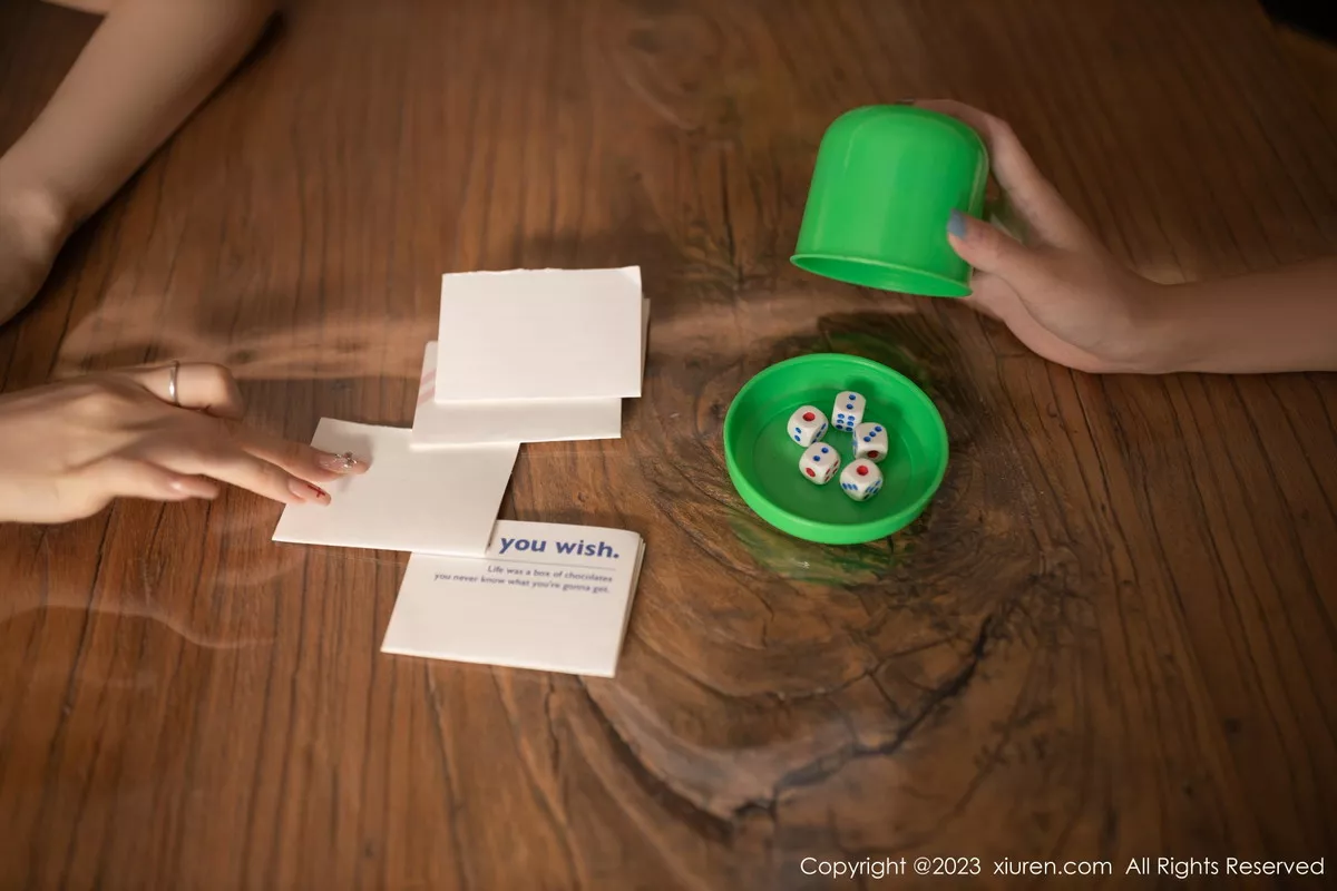 秀人集.com_[XiuRen秀人网]No.7084_模特鱼子酱Fish＆杏子Yada私房姐妹花半脱秀完美身材诱惑写真82P