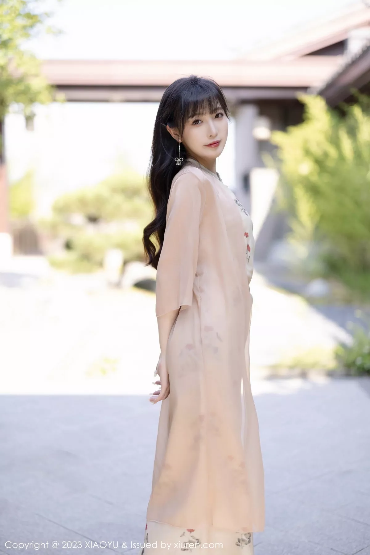 秀人集.com_[XiaoYu画语界]Vol.1071_模特林星阑性感浅色薄纱服饰+蓝杏色旗袍服秀曼妙身姿诱惑写真93P