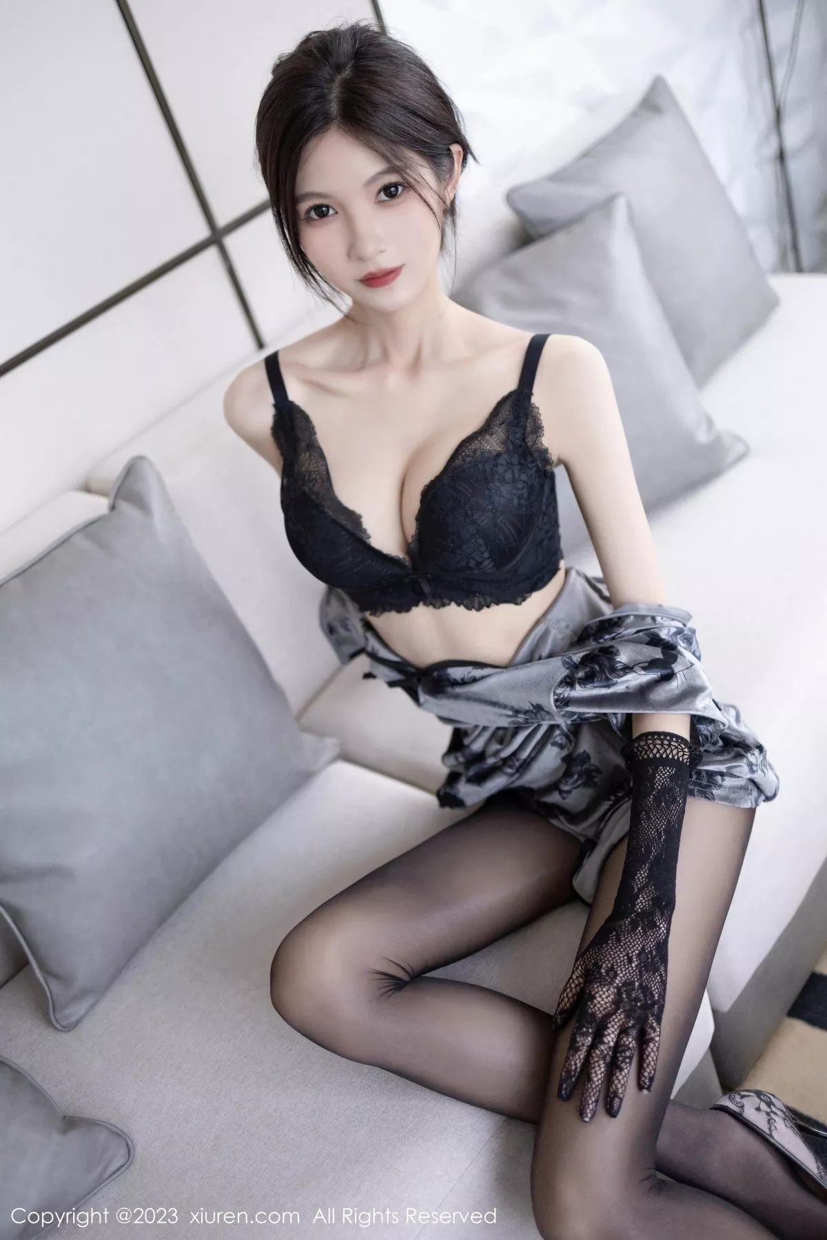 秀人集.com_[XiuRen秀人网]No.7089_模特程程程黑色旗袍露黑色蕾丝内衣+性感红色吊裙迷人诱惑写真85P