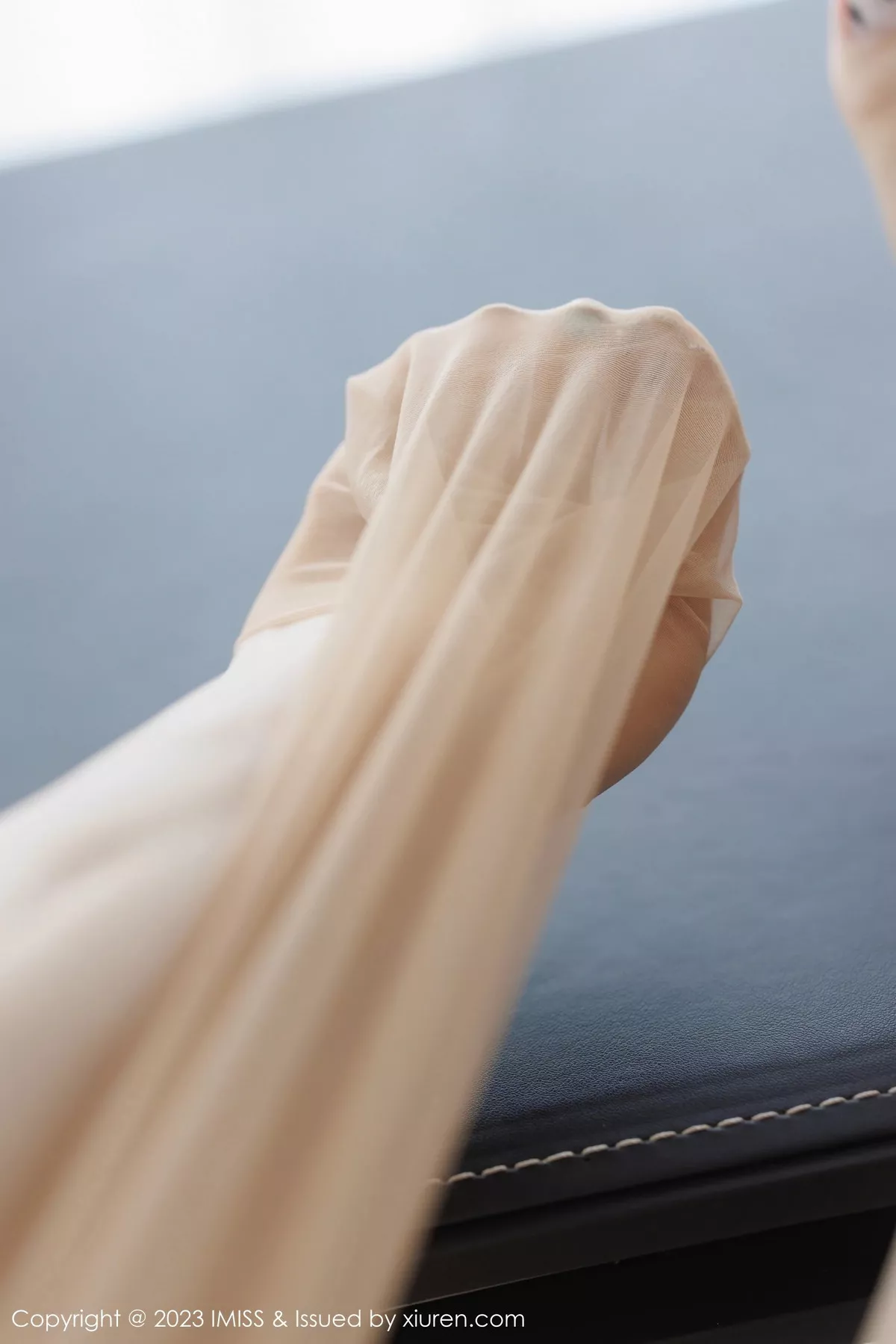 秀人集.com_[IMISS爱蜜社]Vol.736_模特瑞妤性感粉色衣配杏色短裙露超薄肉丝秀曼妙身姿诱惑写真51P