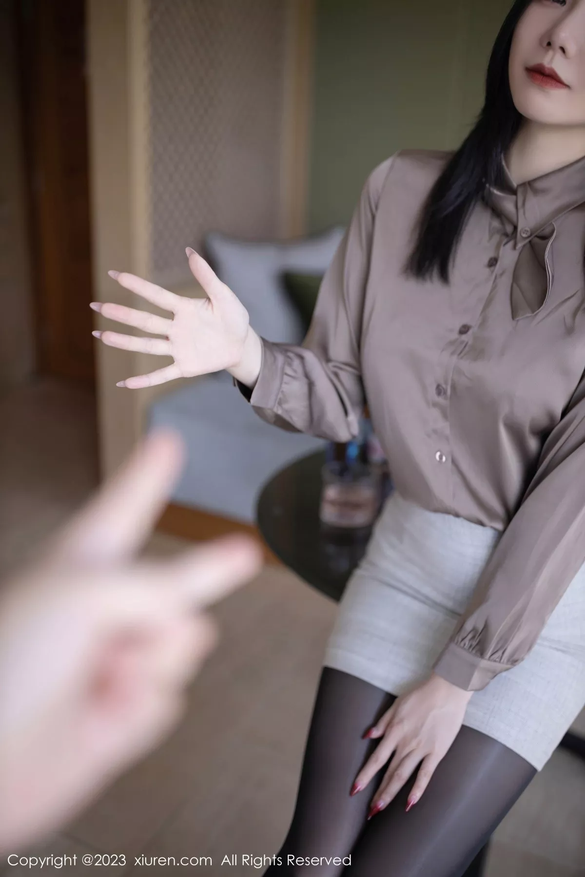 秀人集.com_[XiuRen秀人网]No.6951_模特安然anran灰色职业Ol装露红色蕾丝内衣秀曼妙身姿诱惑写真79P