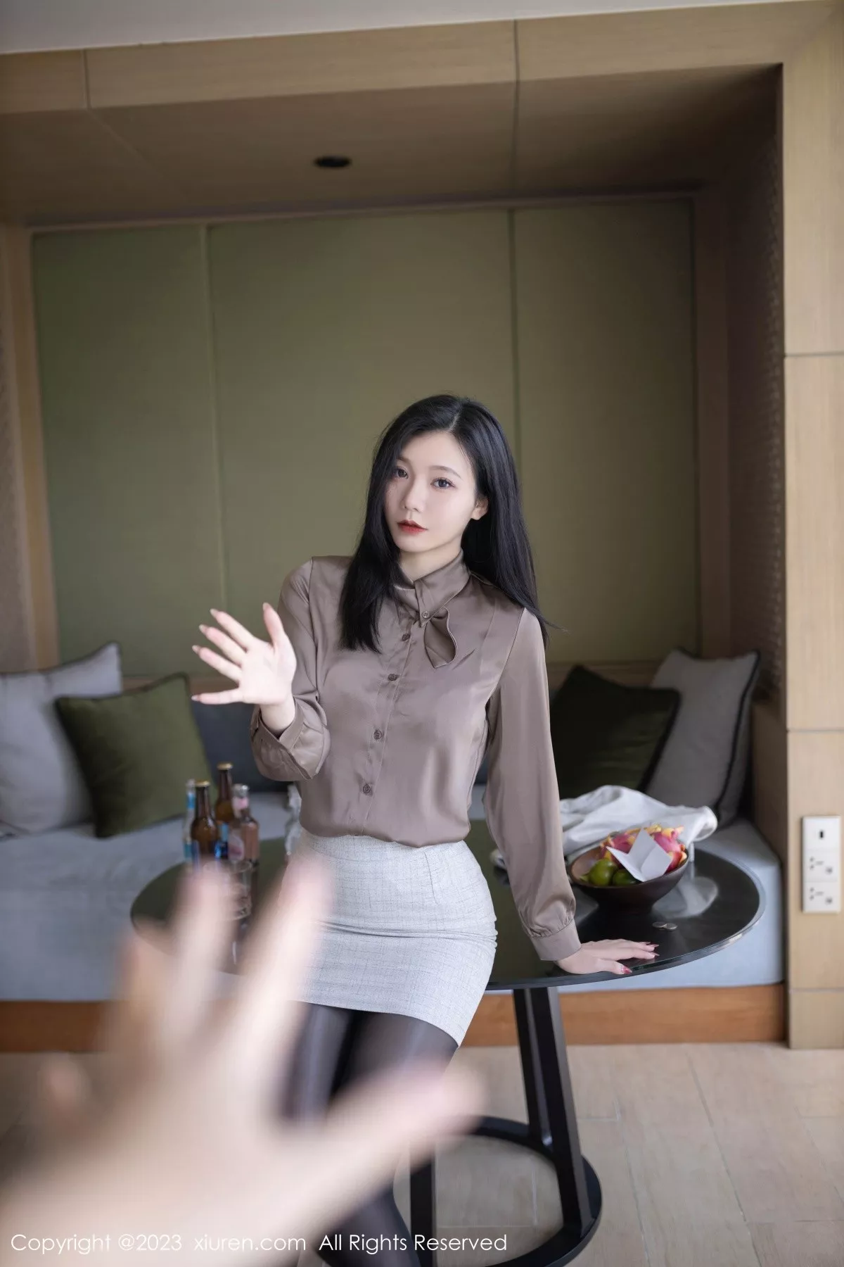 秀人集.com_[XiuRen秀人网]No.6951_模特安然anran灰色职业Ol装露红色蕾丝内衣秀曼妙身姿诱惑写真79P