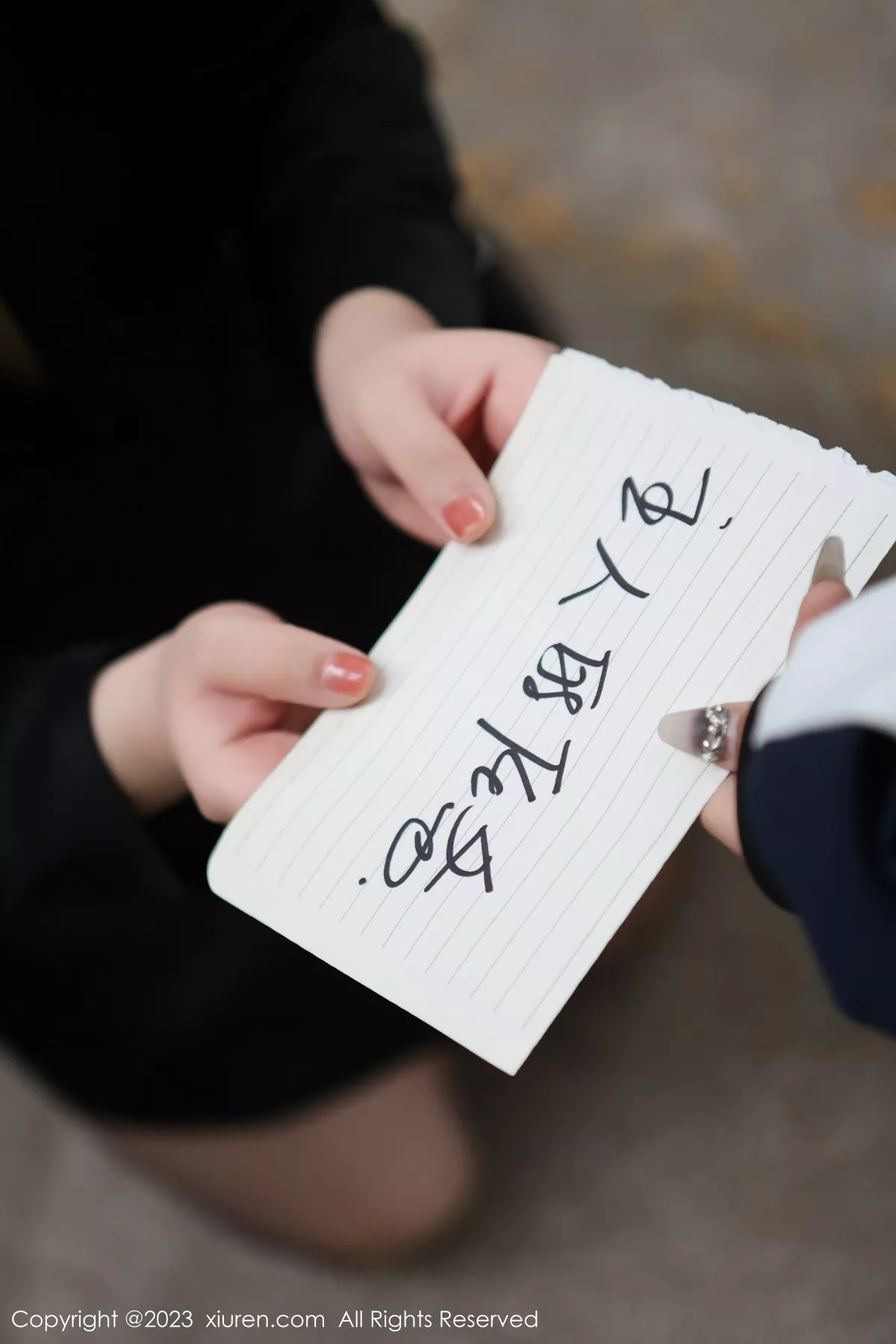 秀人集.com_[XiuRen秀人网]No.6950_模特王婉悠Queen户外脱黑色外衣露情趣服秀豪乳遮点诱惑写真83P