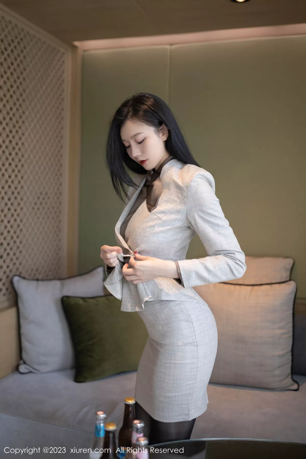 秀人集.com_[XiuRen秀人网]No.6951_模特安然anran灰色职业Ol装露红色蕾丝内衣秀曼妙身姿诱惑写真79P