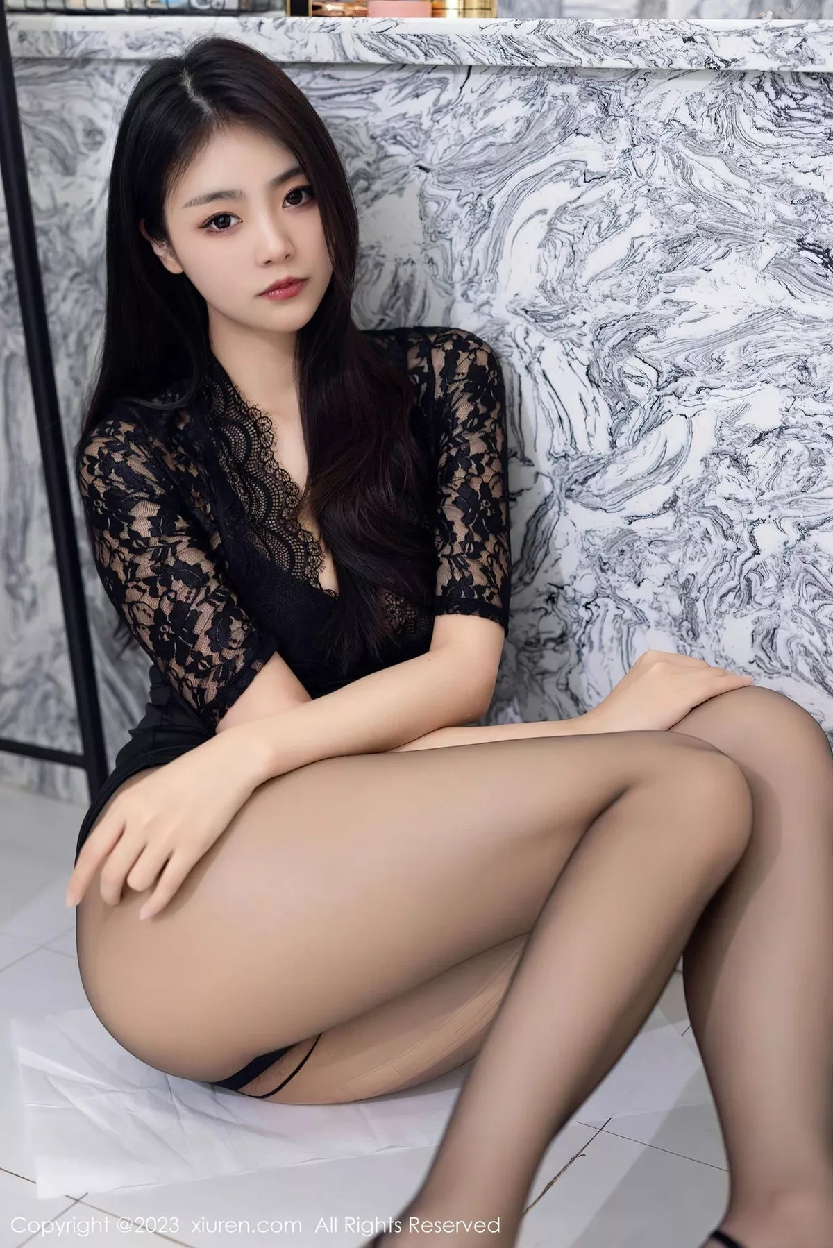 秀人集.com_[XiuRen秀人网]No.6948_模特可乐Vicky性感黑色连衣短裙配超薄黑丝秀翘臀美腿诱惑写真78P