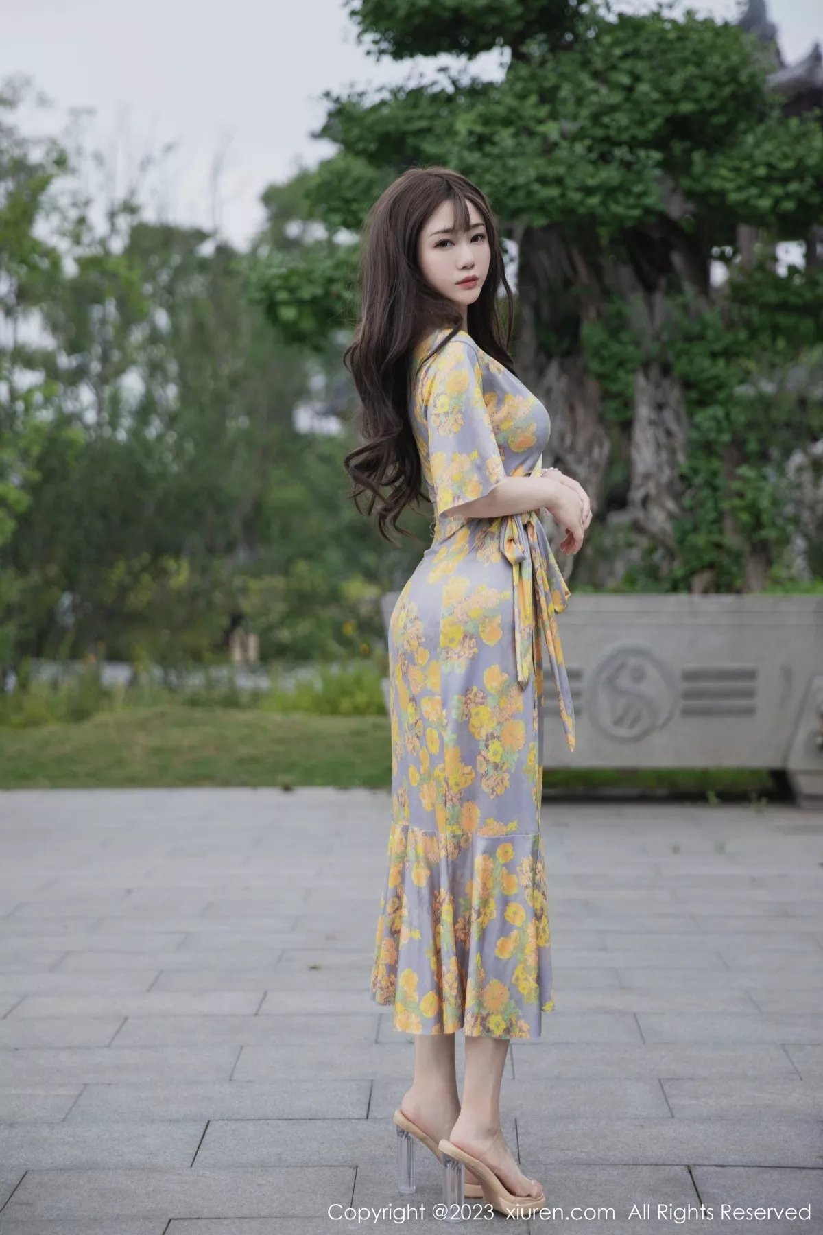 秀人集.com_[XiuRen秀人网]No.6949_模特严利娅Yuliya性感黄灰色睡裙半撩秀翘臀美腿惹火诱惑写真84P