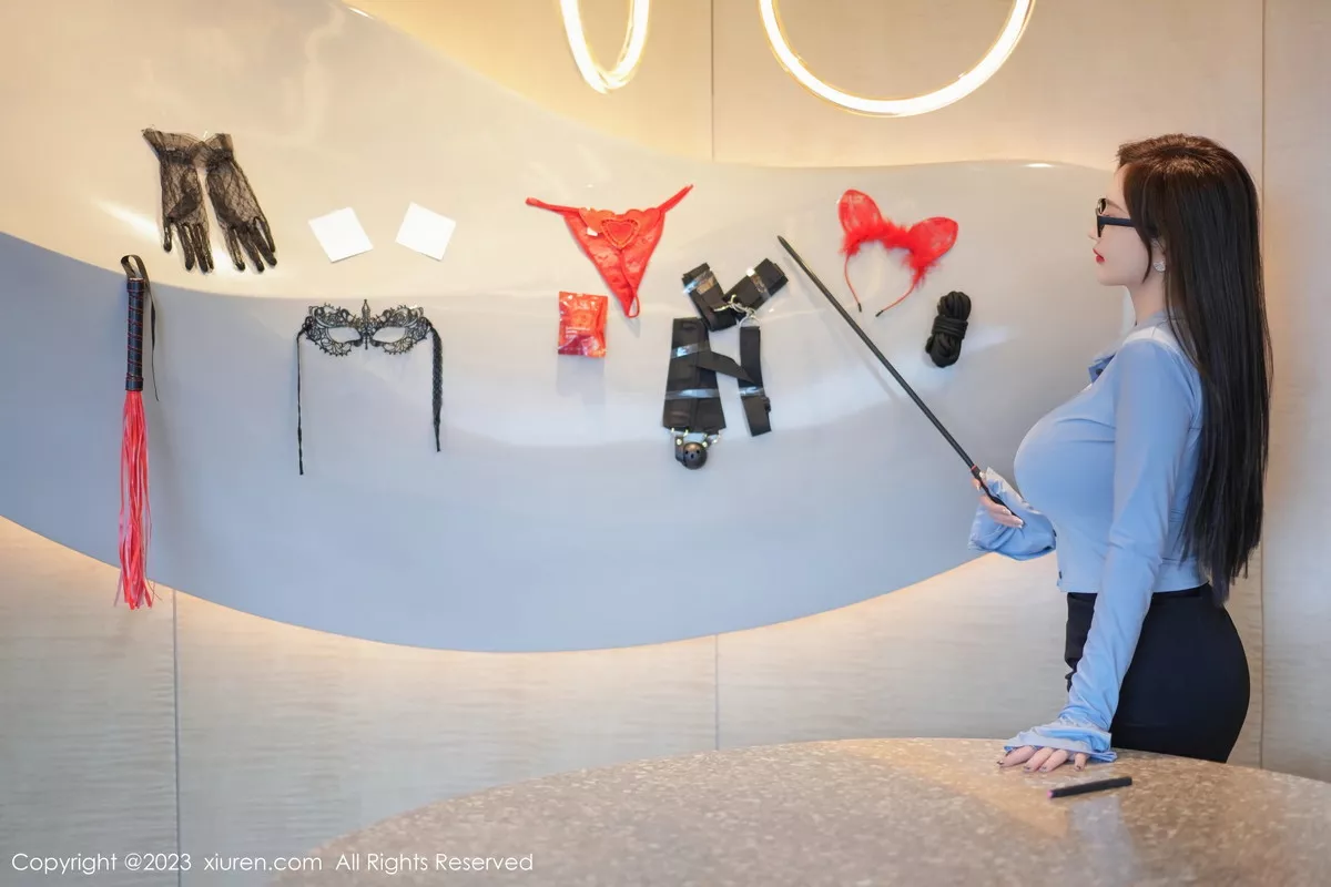 秀人集.com_[XiuRen秀人网]No.7095_女神Carol周妍希蓝衬衫配黑短裙露开档黑丝秀翘臀美腿诱惑写真76P