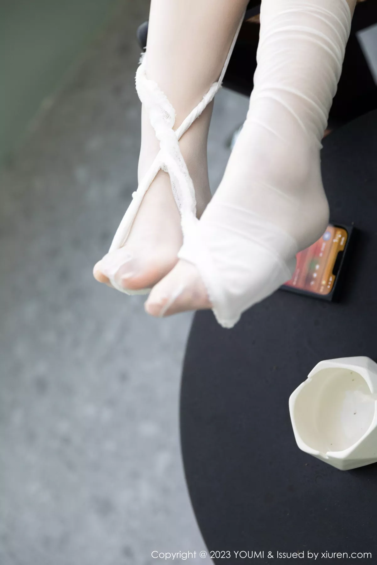 秀人集.com_[YouMi尤蜜荟]Vol.954_模特允爾浅色轻透缕空服饰配白丝吊袜秀豪乳翘臀惹火诱惑写真79P