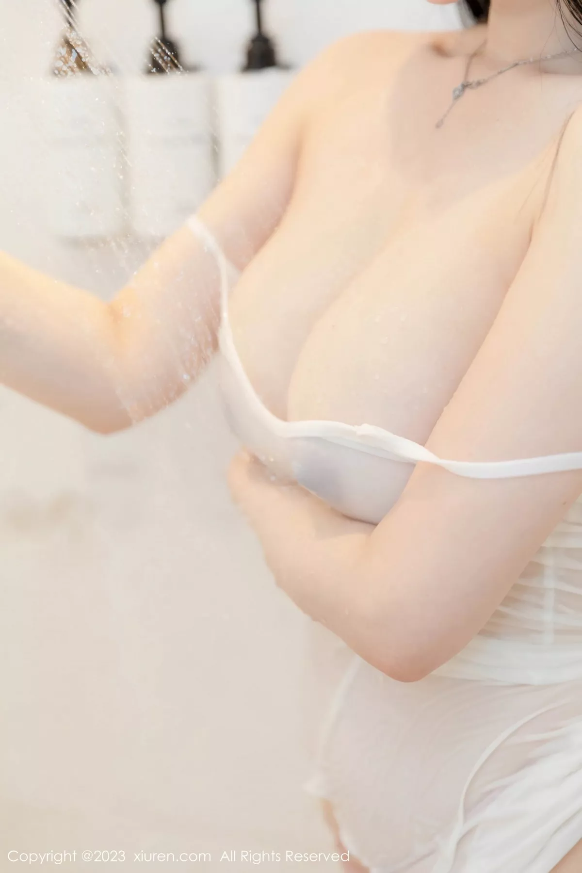 秀人集.com_[XiuRen秀人网]No.6968_模特柚琪Rich浴室场景性感白色轻透吊带服秀丰满身材诱惑写真83P