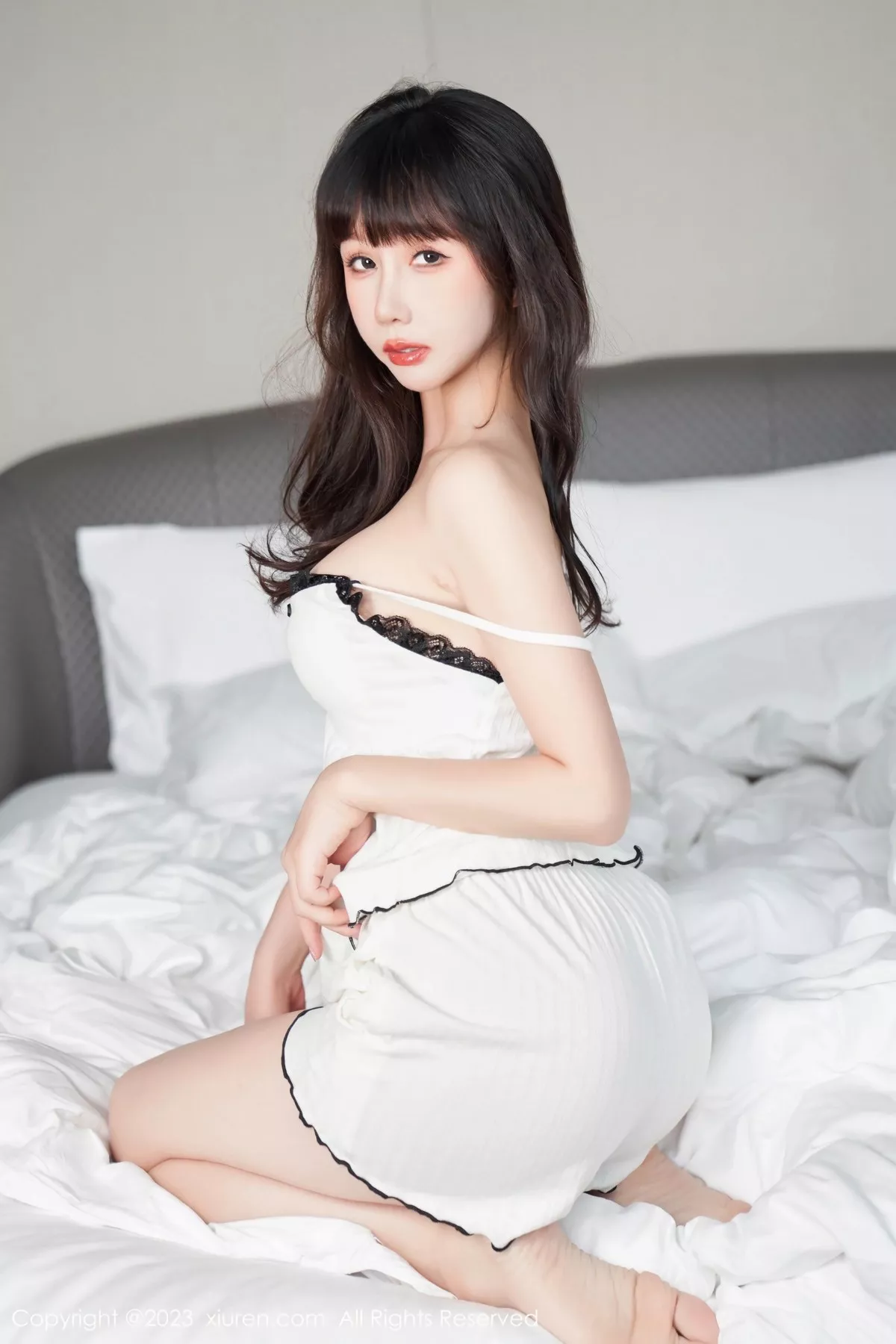 秀人集.com_[XiuRen秀人网]No.6975_模特波巧酱女友早餐主题性感白色吊带睡裙秀完美身材诱惑写真106P