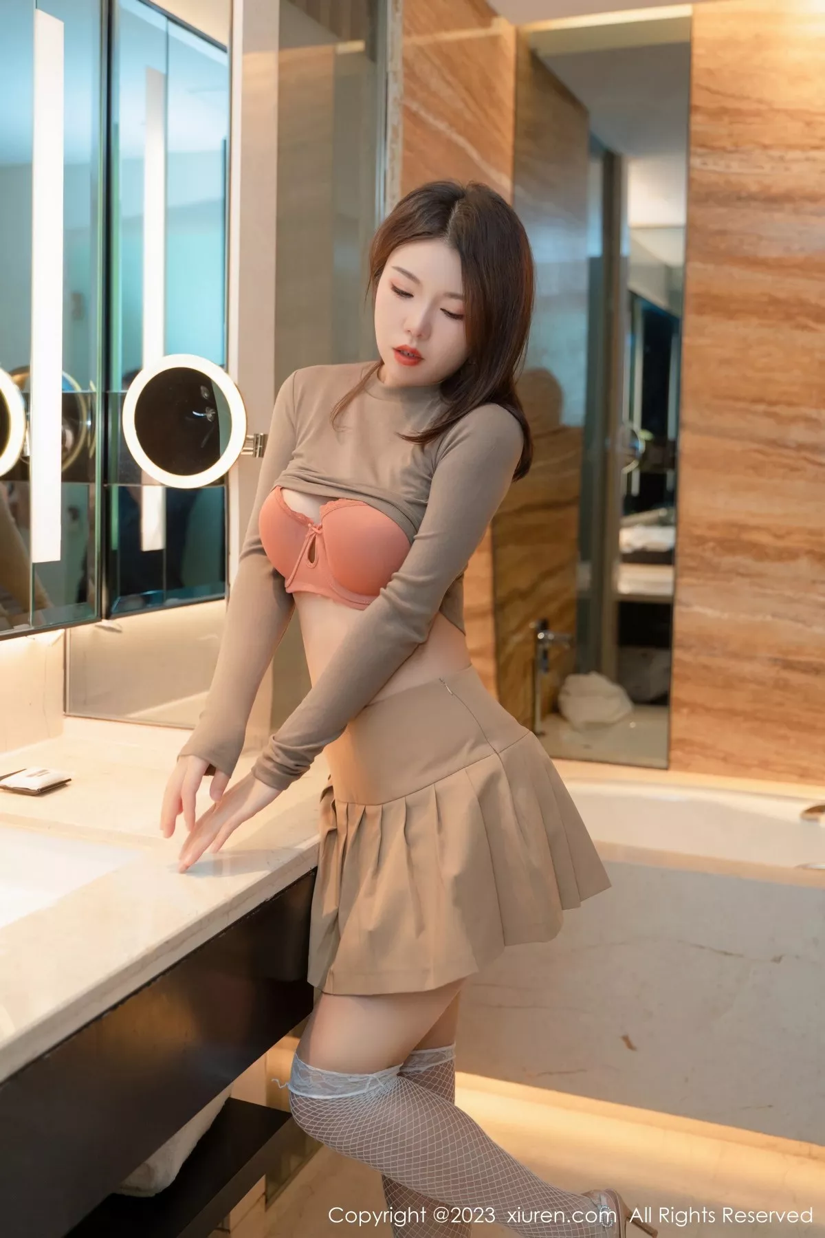 秀人集.com_[XiuRen秀人网]No.6972_模特陆萱雅浴室性感淡红色内衣配白色丝袜秀丰满身材诱惑写真56P