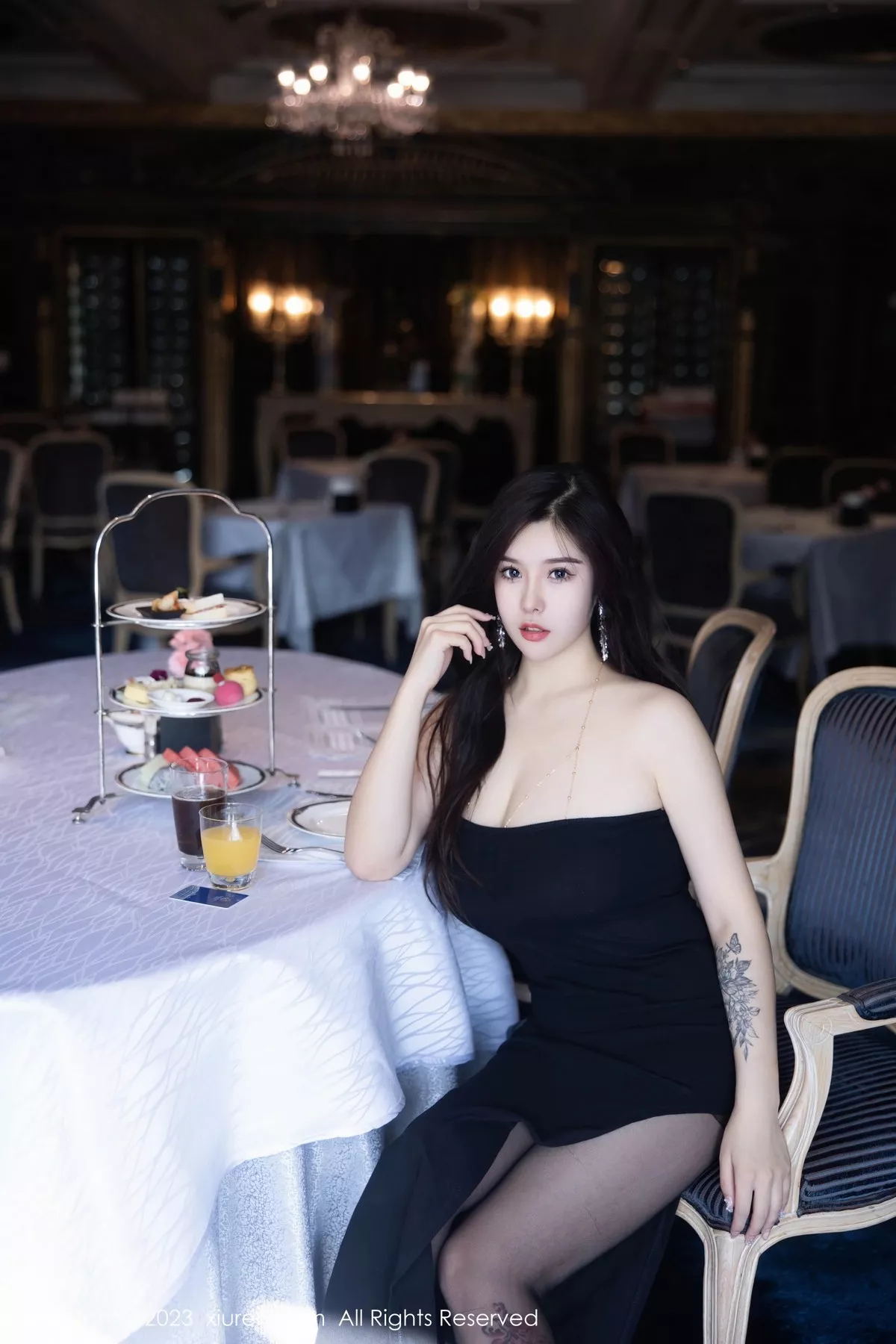 秀人集.com_[XiuRen秀人网]No.6973_模特周思乔Betty性感黑色露肩短裙半脱秀豪乳遮点极致诱惑写真80P