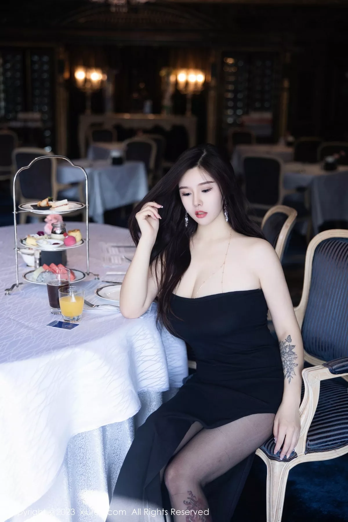 秀人集.com_[XiuRen秀人网]No.6973_模特周思乔Betty性感黑色露肩短裙半脱秀豪乳遮点极致诱惑写真80P