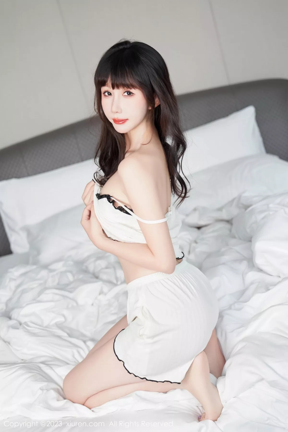 秀人集.com_[XiuRen秀人网]No.6975_模特波巧酱女友早餐主题性感白色吊带睡裙秀完美身材诱惑写真106P