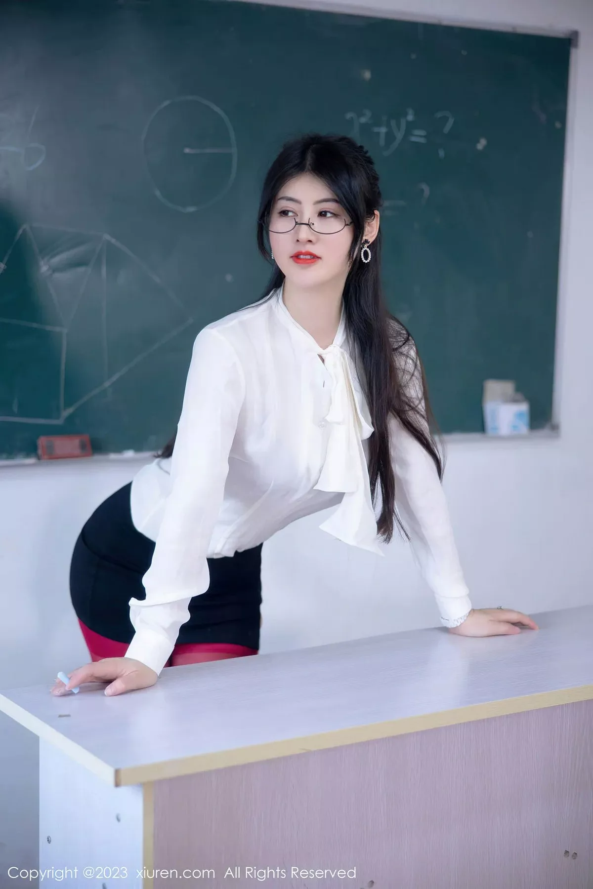 秀人集.com_[XiuRen秀人网]No.6980_模特诗诗kiki教师角色脱性感白T露红色内衣配红丝吊袜诱惑写真93P