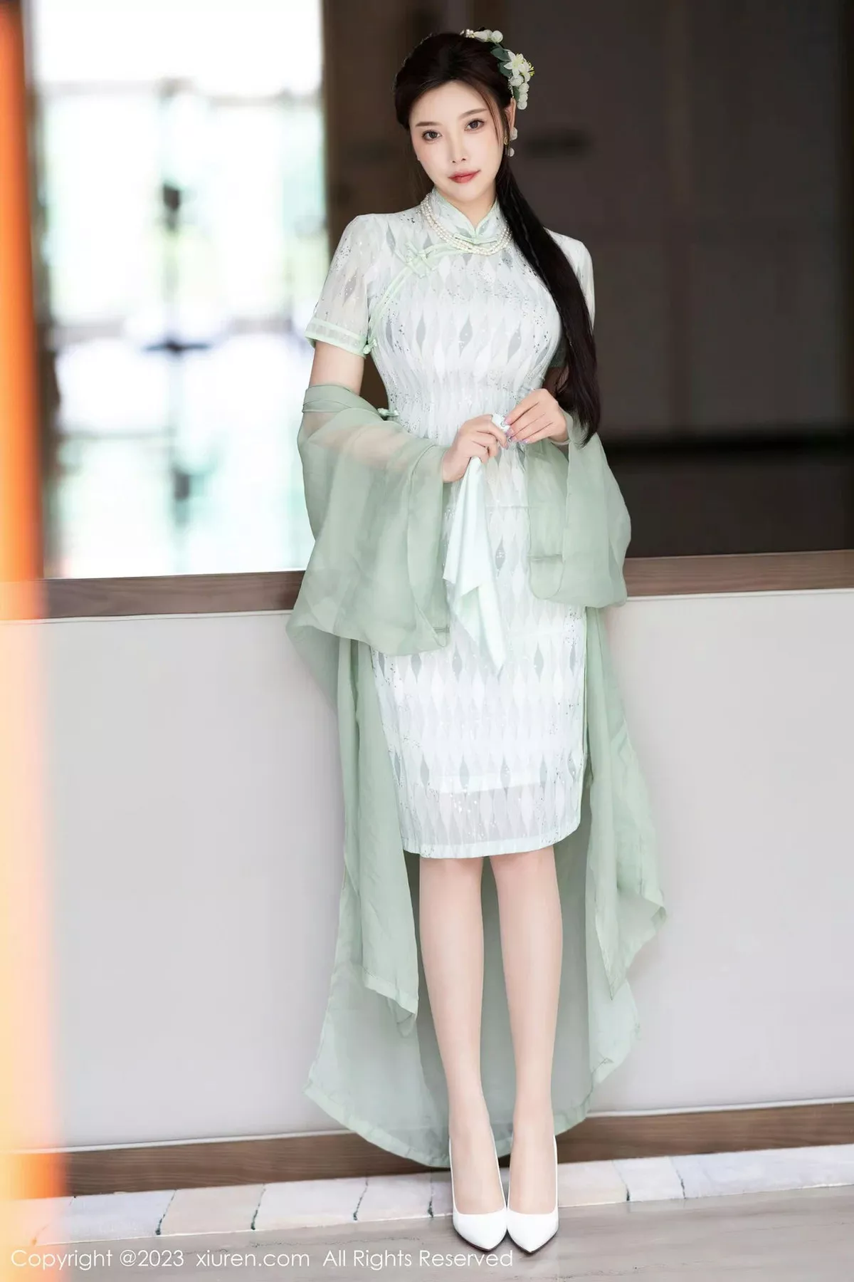 秀人集.com_[XiuRen秀人网]No.6983_女神杨晨晨Yome性感淡绿旗袍服配原色丝袜秀丰腴身材诱惑写真84P