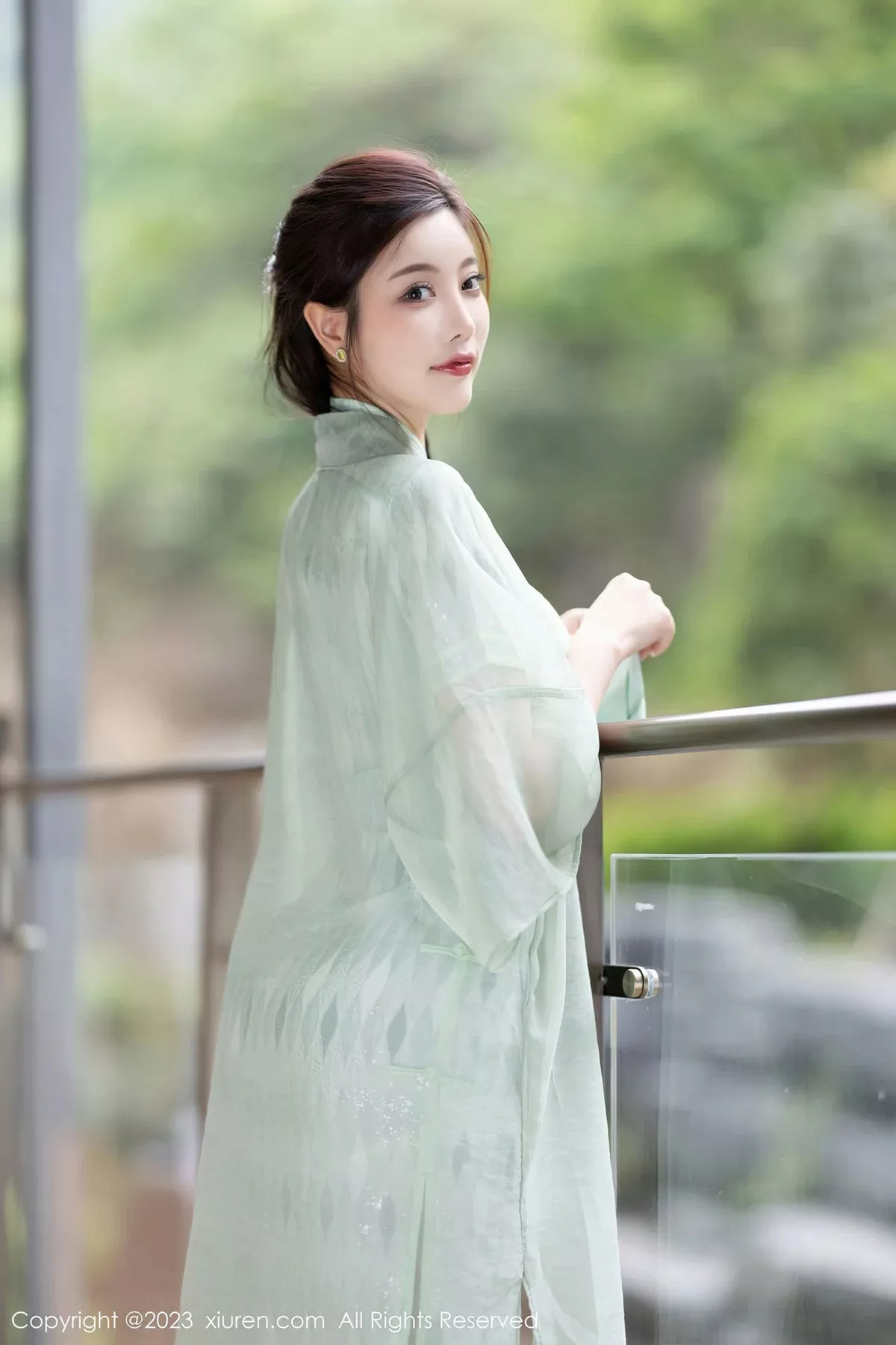 秀人集.com_[XiuRen秀人网]No.6983_女神杨晨晨Yome性感淡绿旗袍服配原色丝袜秀丰腴身材诱惑写真84P