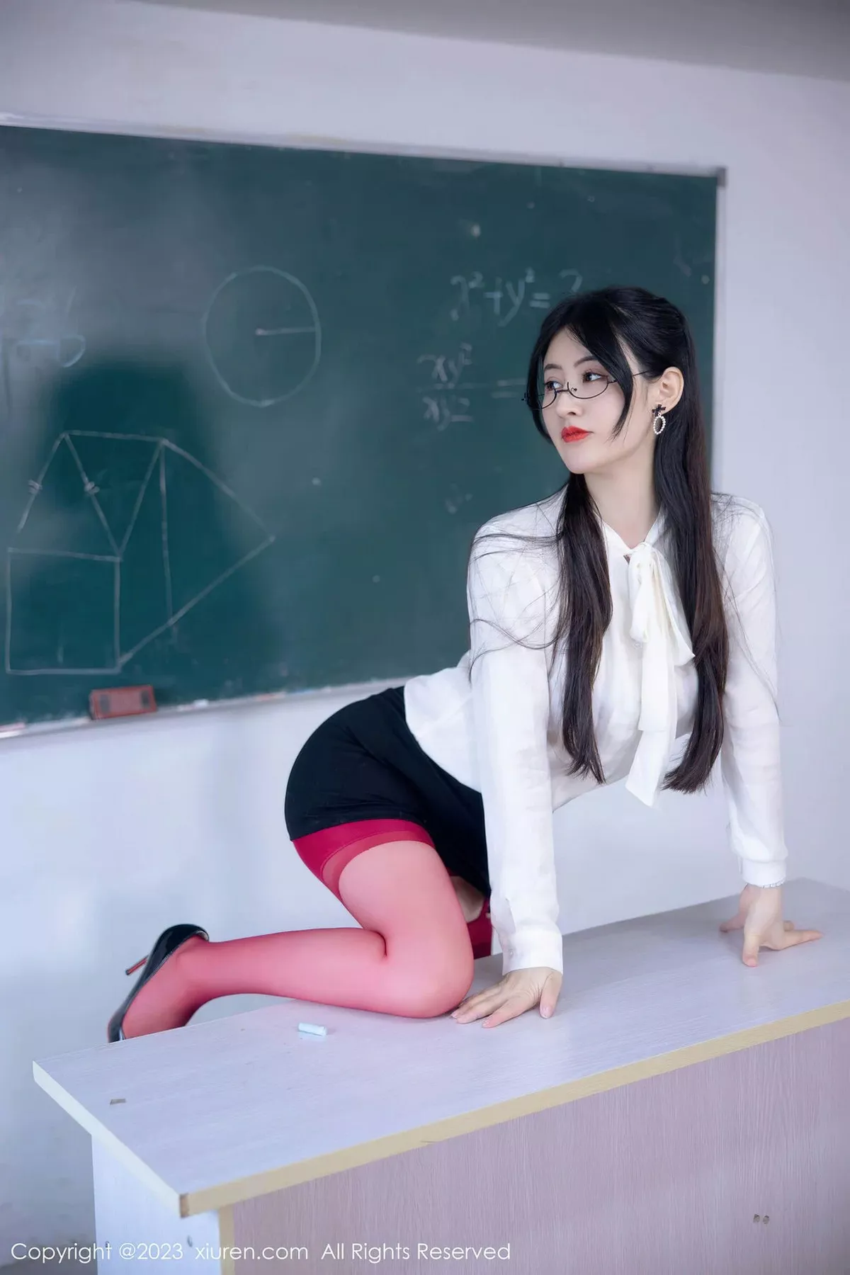 秀人集.com_[XiuRen秀人网]No.6980_模特诗诗kiki教师角色脱性感白T露红色内衣配红丝吊袜诱惑写真93P