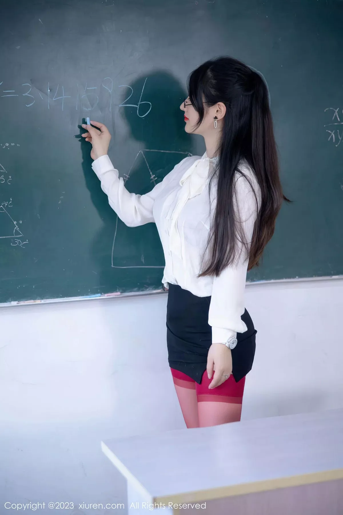 秀人集.com_[XiuRen秀人网]No.6980_模特诗诗kiki教师角色脱性感白T露红色内衣配红丝吊袜诱惑写真93P