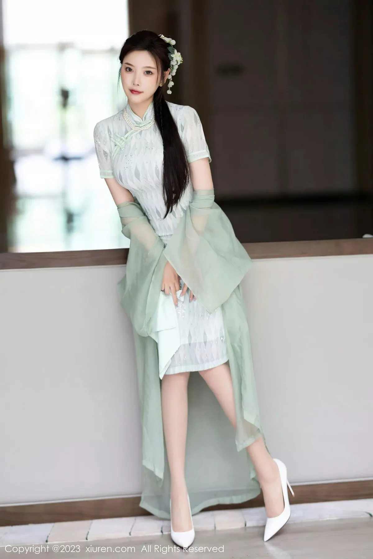 秀人集.com_[XiuRen秀人网]No.6983_女神杨晨晨Yome性感淡绿旗袍服配原色丝袜秀丰腴身材诱惑写真84P