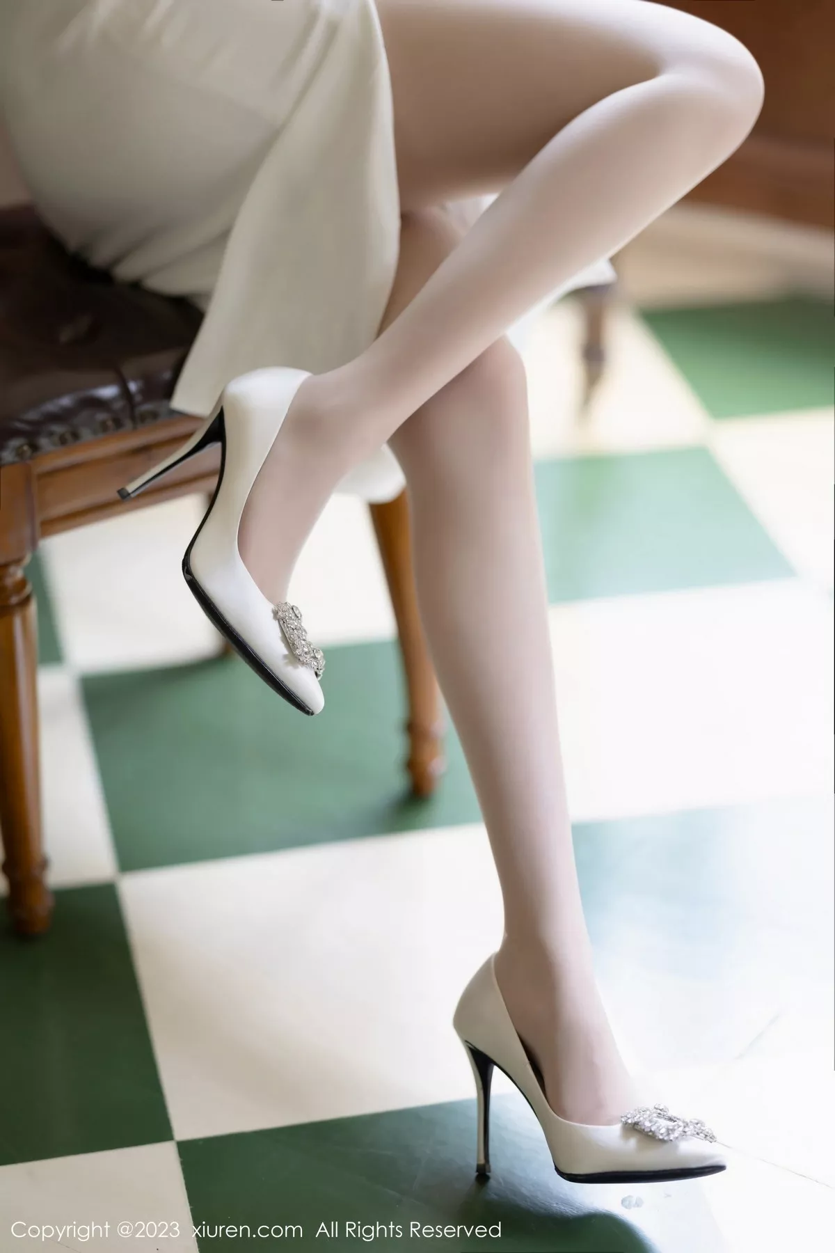 秀人集.com_[XiuRen秀人网]No.7155_模特徐莉芝Booty白色吊带裙+白色蕾丝薄纱秀惹火身材诱惑写真90P