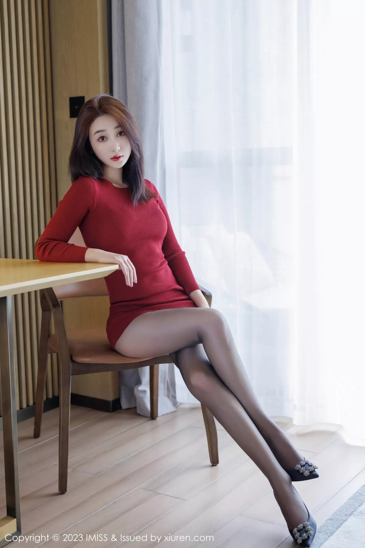 秀人集.com_[IMISS爱蜜社]Vol.738_模特九月生性感红色连衣裙露杏色内衣配超薄黑丝迷人诱惑写真45P