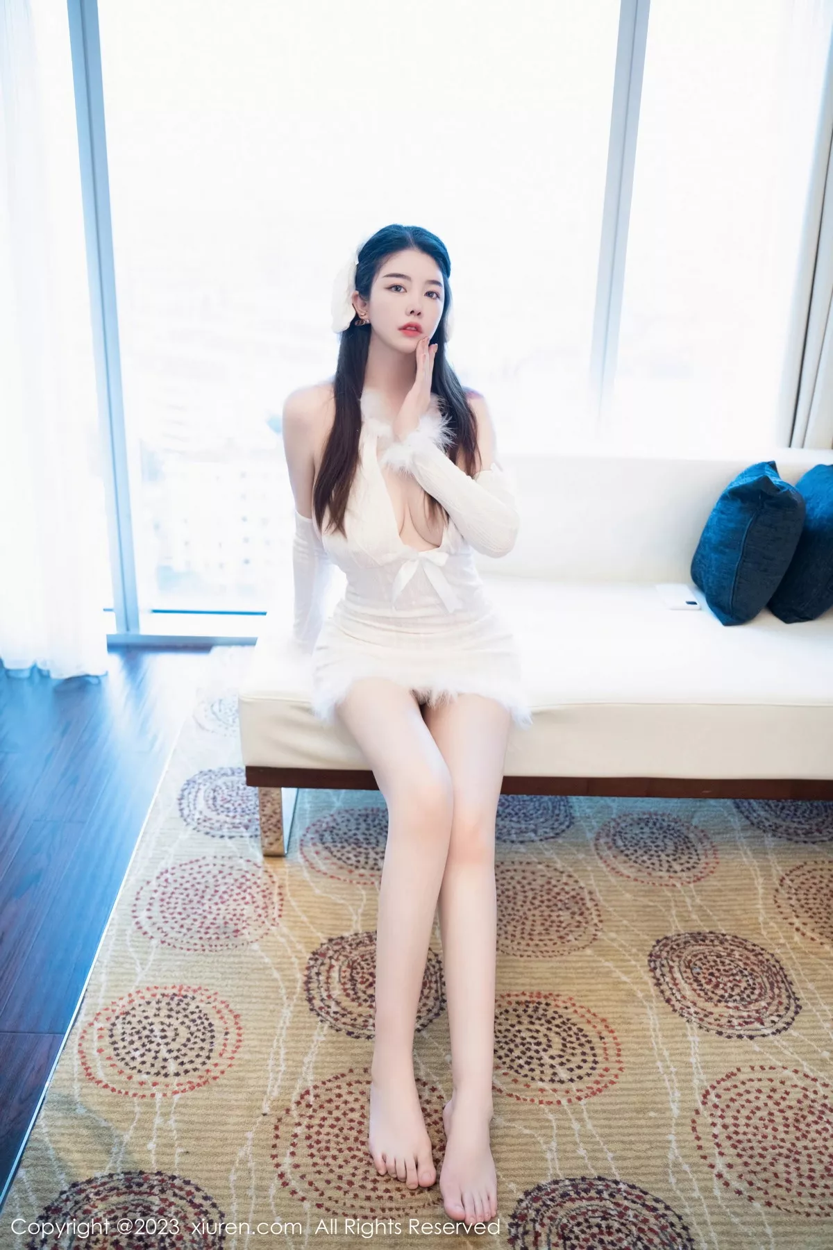 秀人集.com_[XiuRen秀人网]No.7172_模特樱桃小犊子性感白色毛绒露肩服饰秀丰满身材完美诱惑写真55P