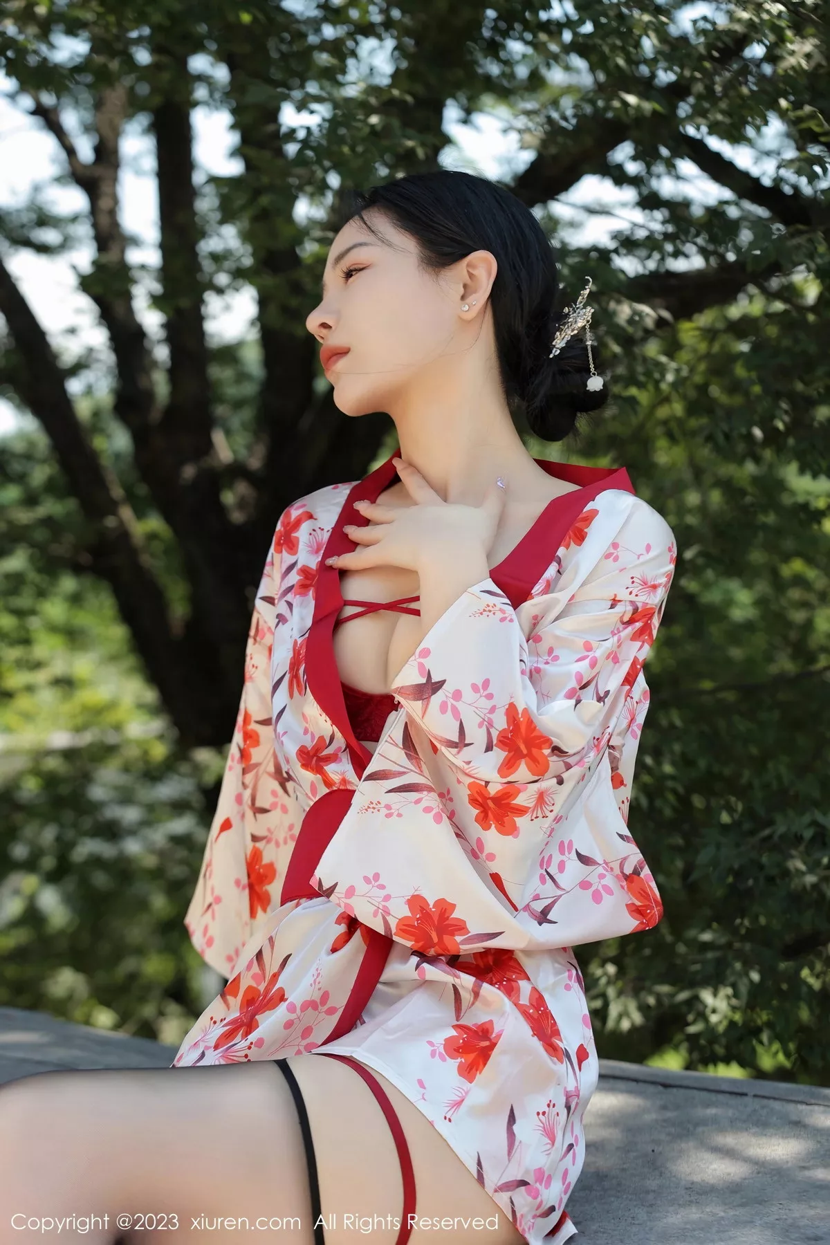 秀人集.com_[XiuRen秀人网]No.7177_模特米粒子脱性感和服露红色蕾丝内衣配黑丝吊袜迷人诱惑写真50P