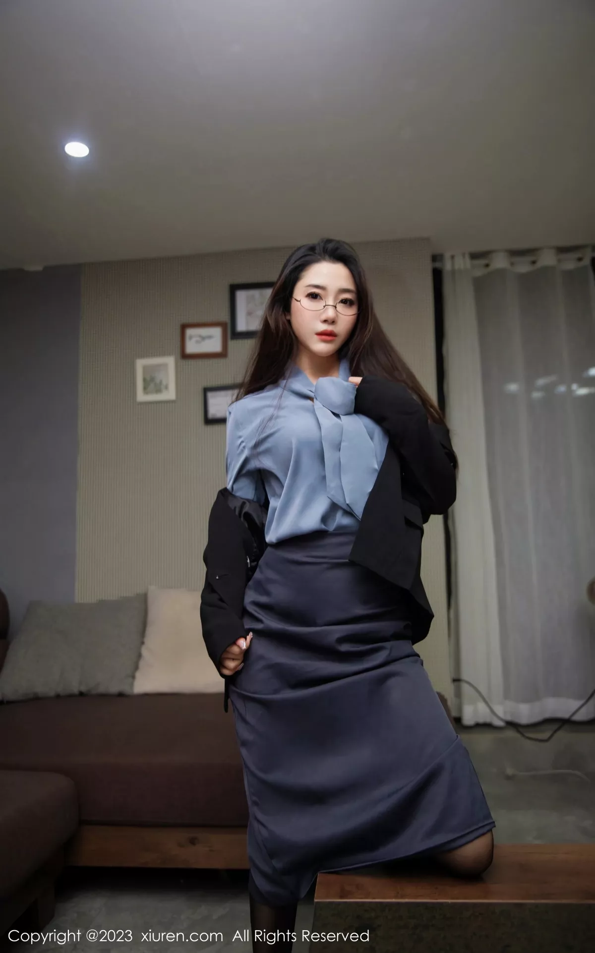 秀人集.com_[XiuRen秀人网]No.7179_模特严利娅Yuliya蓝灰色上衣配灰短裙露蓝色蕾丝内衣诱惑写真82P