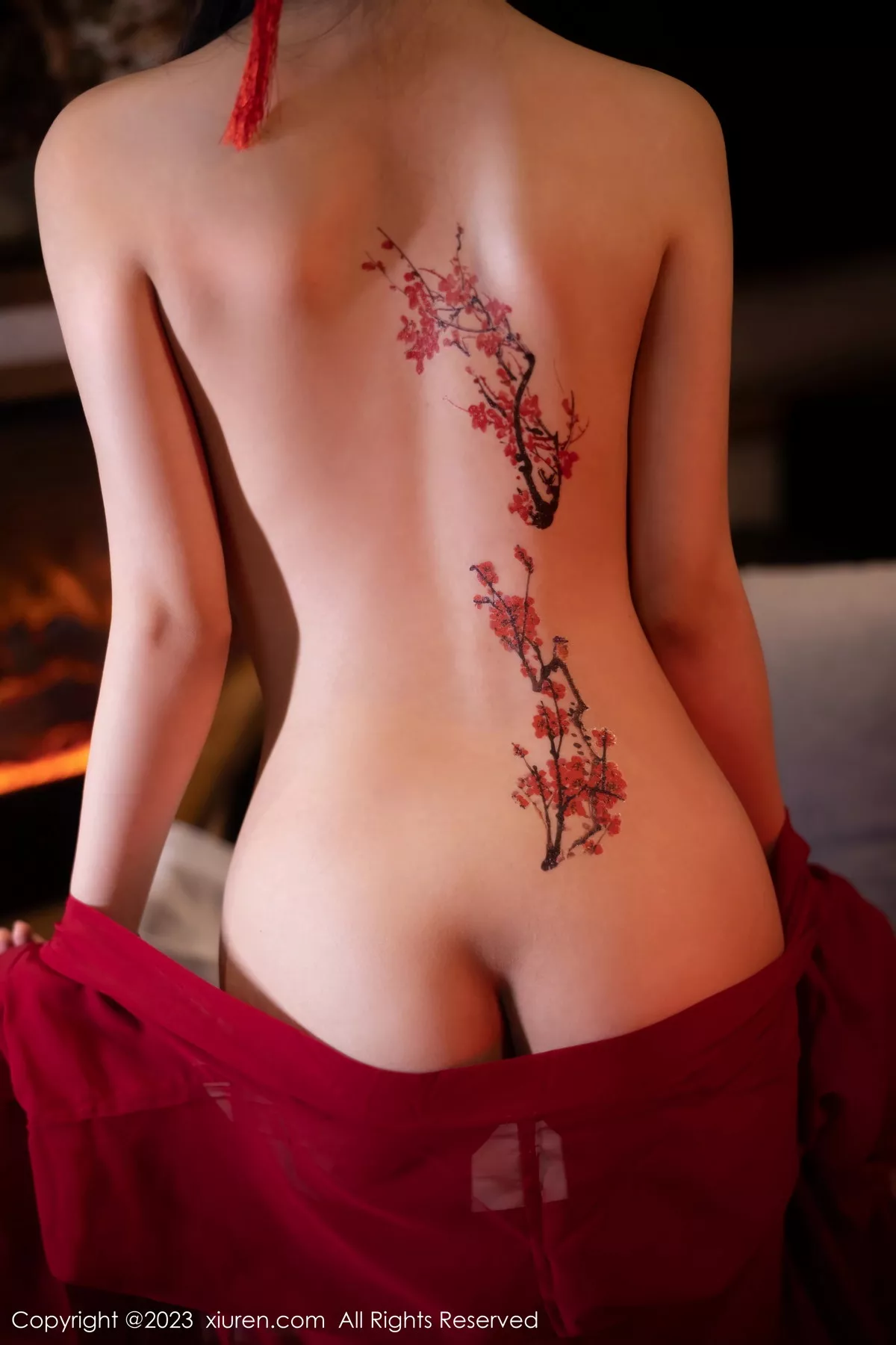 秀人集.com_[XiuRen秀人网]No.7192_模特幼幼私房古风场景性感红色古装服半脱秀完美身材诱惑写真92P