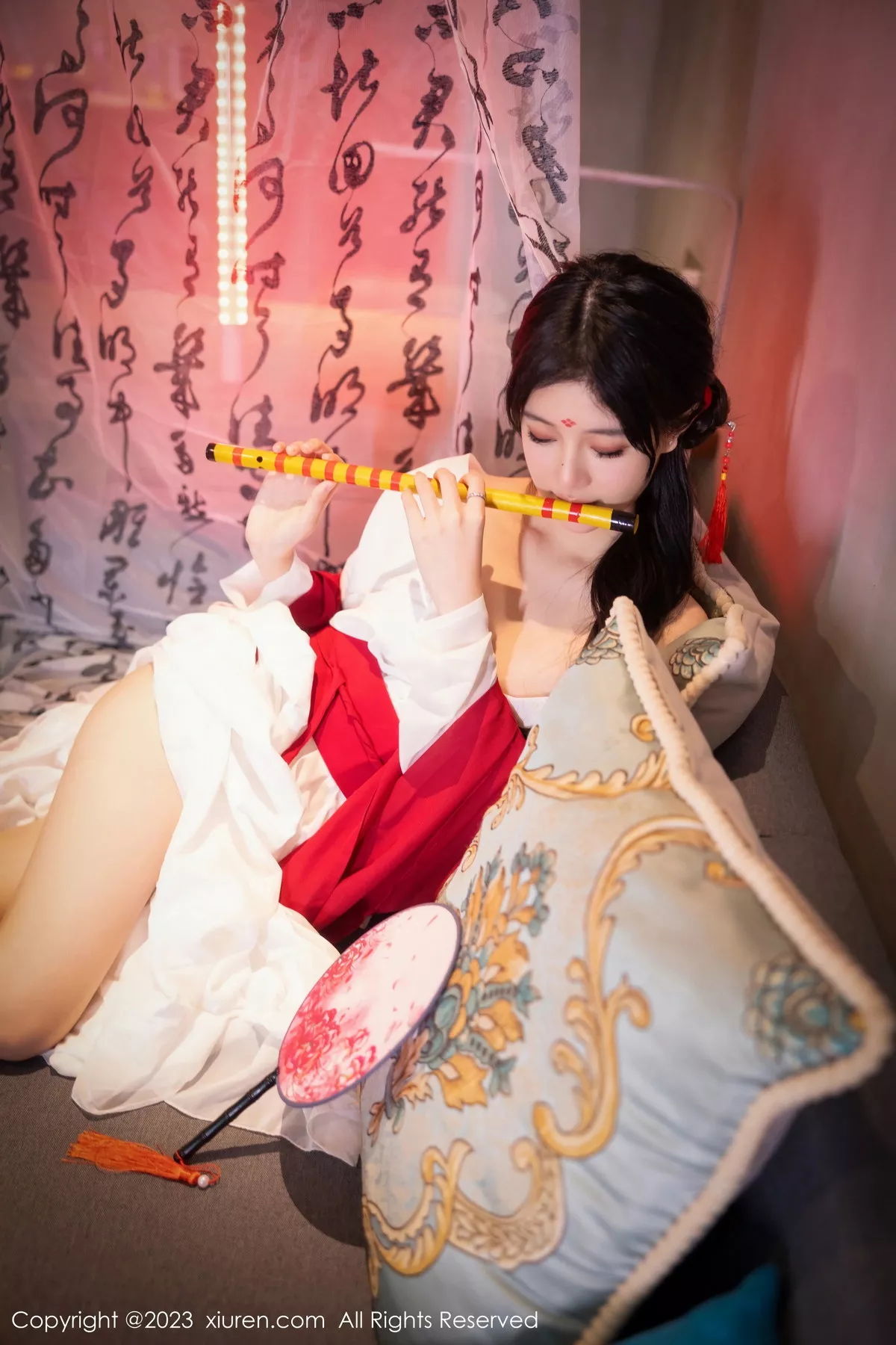 秀人集.com_[XiuRen秀人网]No.7192_模特幼幼私房古风场景性感红色古装服半脱秀完美身材诱惑写真92P