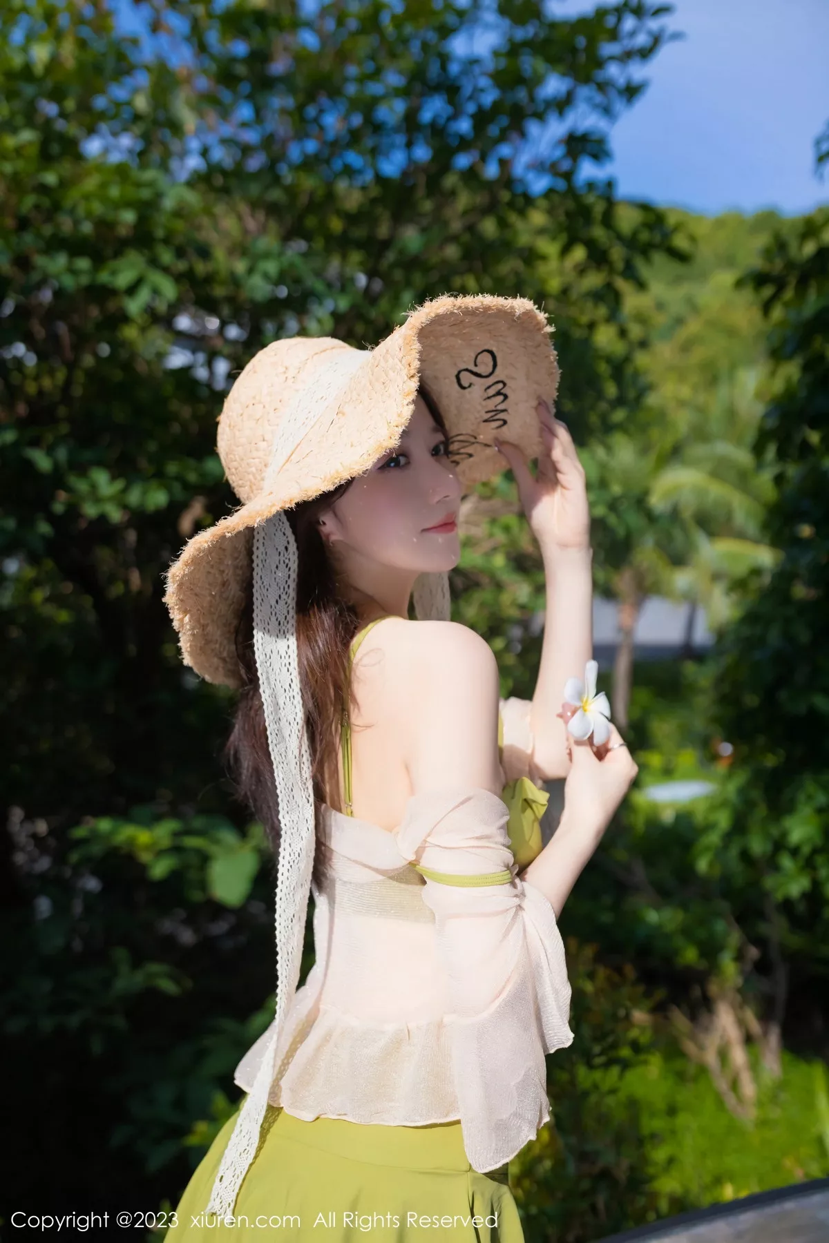 秀人集.com_[XiuRen秀人网]No.7189_模特鱼子酱Fish泳池场景性感果绿色比基尼秀曼妙身姿诱惑写真80P