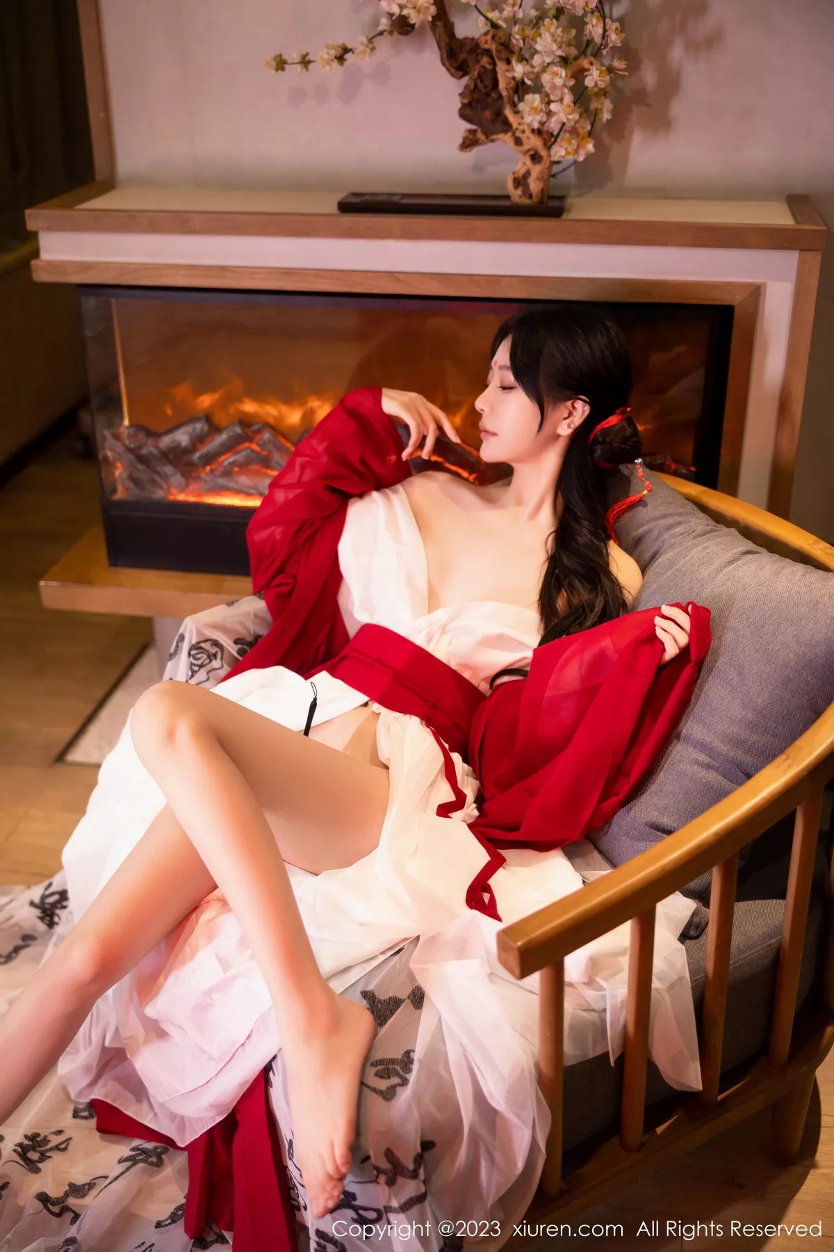 秀人集.com_[XiuRen秀人网]No.7192_模特幼幼私房古风场景性感红色古装服半脱秀完美身材诱惑写真92P