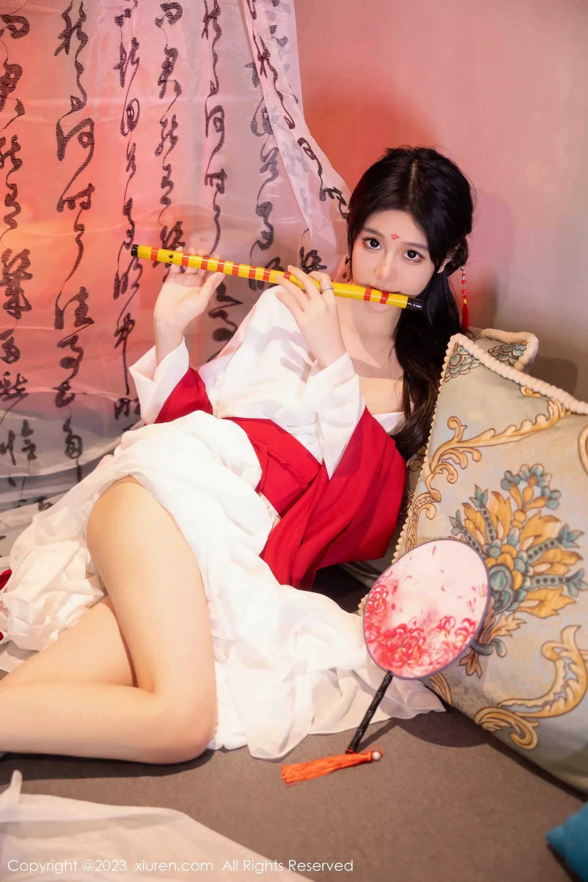 秀人集.com_[XiuRen秀人网]No.7192_模特幼幼私房古风场景性感红色古装服半脱秀完美身材诱惑写真92P