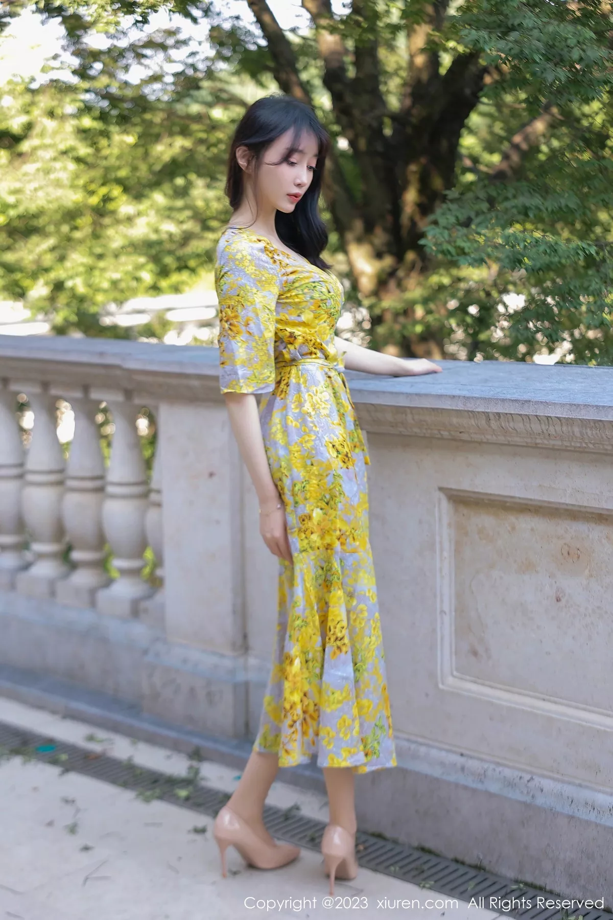 秀人集.com_[XiuRen秀人网]No.7186_模特玥儿玥er性感黄色花纹长裙露粉色内衣配开档肉丝诱惑写真71P