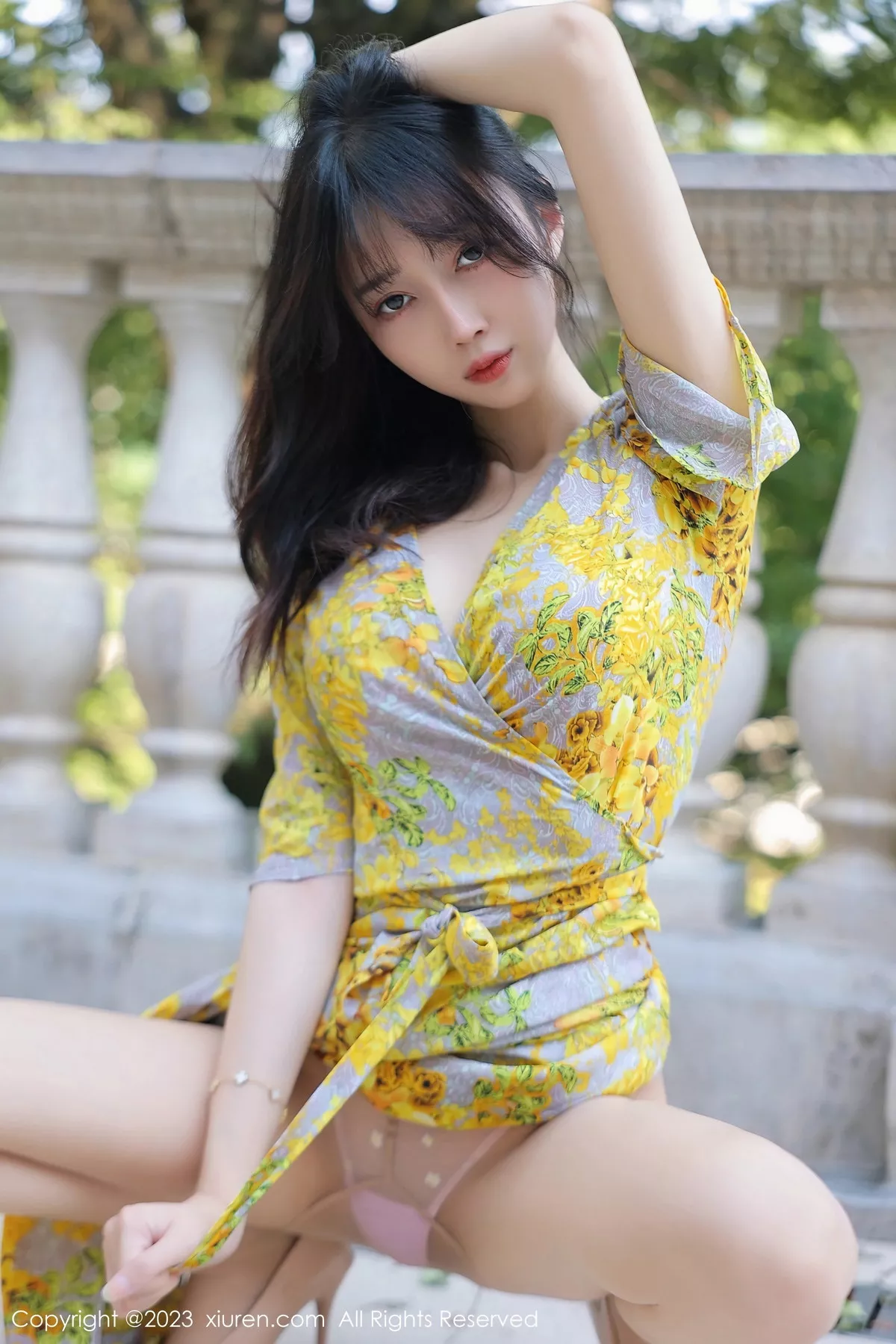 秀人集.com_[XiuRen秀人网]No.7186_模特玥儿玥er性感黄色花纹长裙露粉色内衣配开档肉丝诱惑写真71P