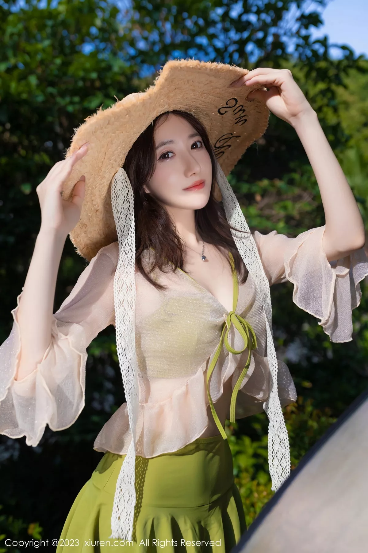 秀人集.com_[XiuRen秀人网]No.7189_模特鱼子酱Fish泳池场景性感果绿色比基尼秀曼妙身姿诱惑写真80P