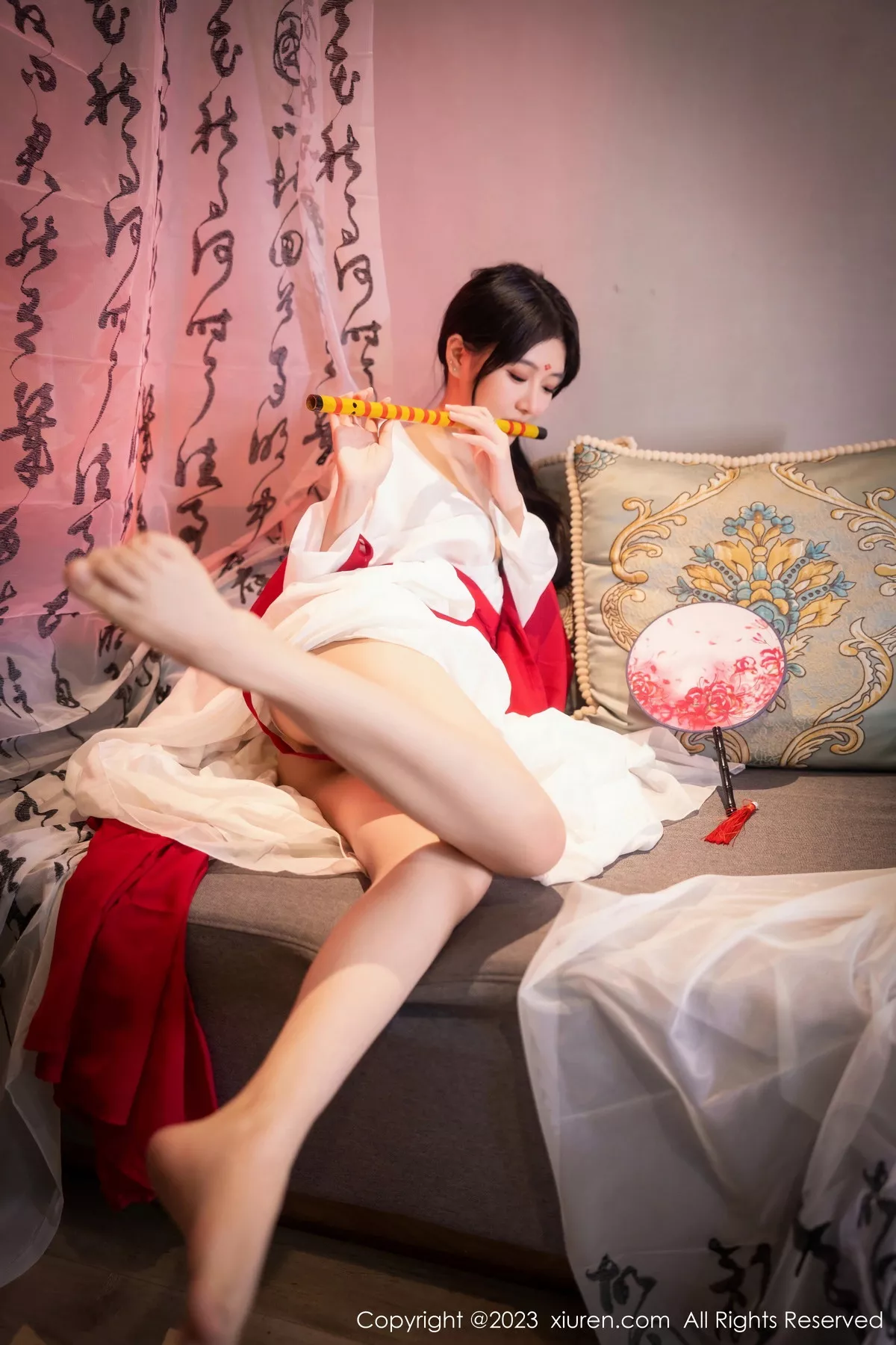 秀人集.com_[XiuRen秀人网]No.7192_模特幼幼私房古风场景性感红色古装服半脱秀完美身材诱惑写真92P