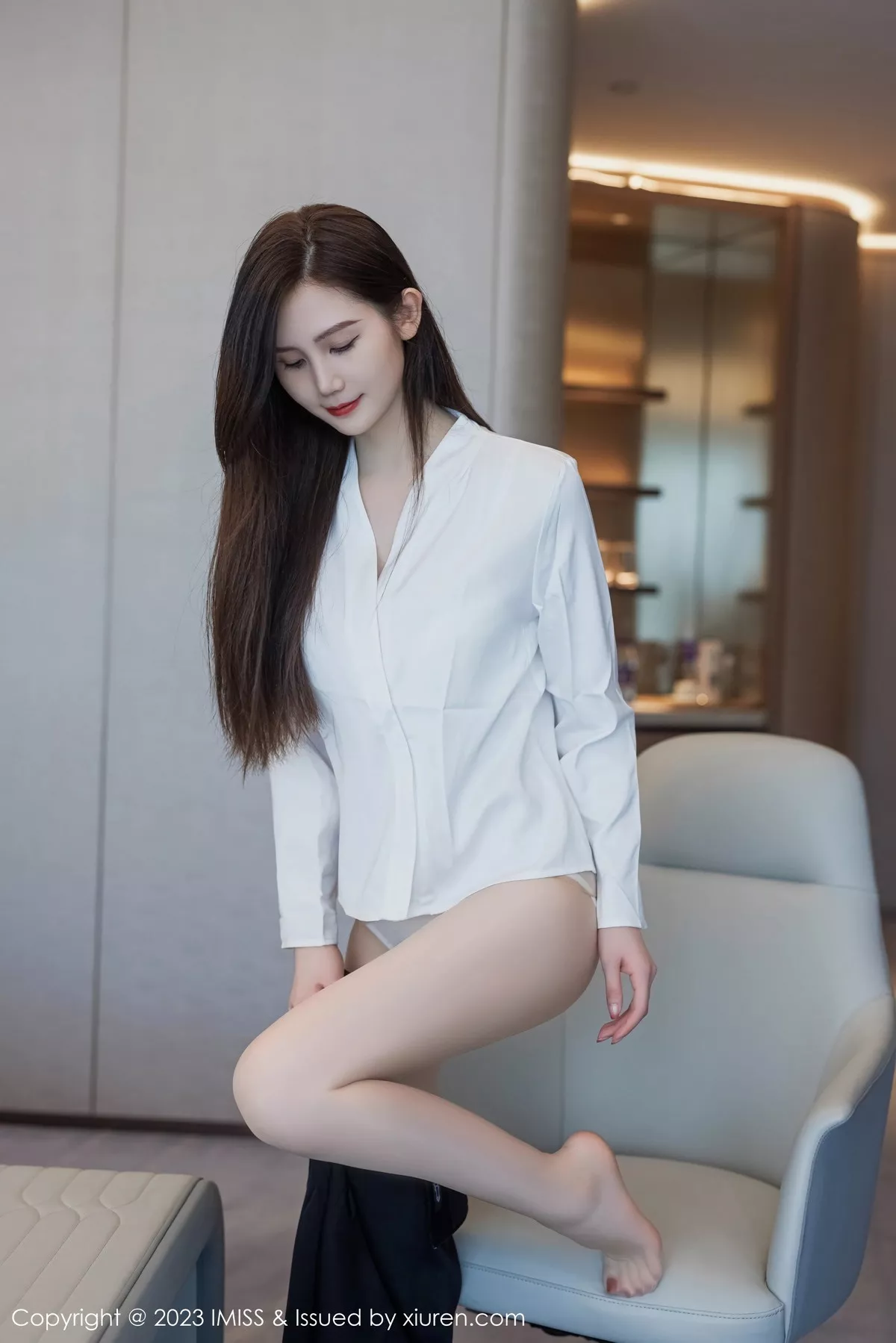 秀人集.com_[IMISS爱蜜社]Vol.739_气质女神SISY思性感黑色Ol装扮露白色内衣配超薄肉丝诱惑写真47P